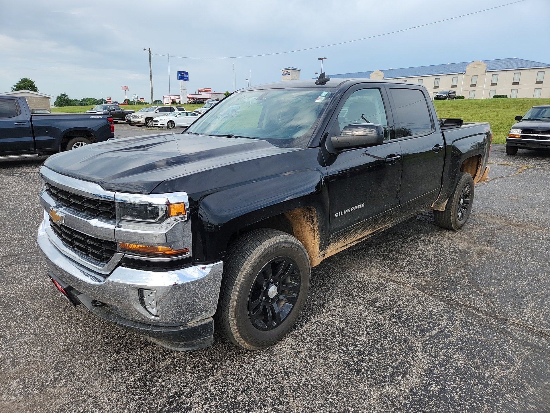 2018 Chevrolet Silverado 1500 LT photo 3