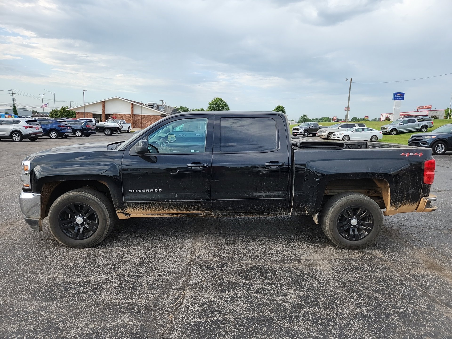 2018 Chevrolet Silverado 1500 LT photo 4