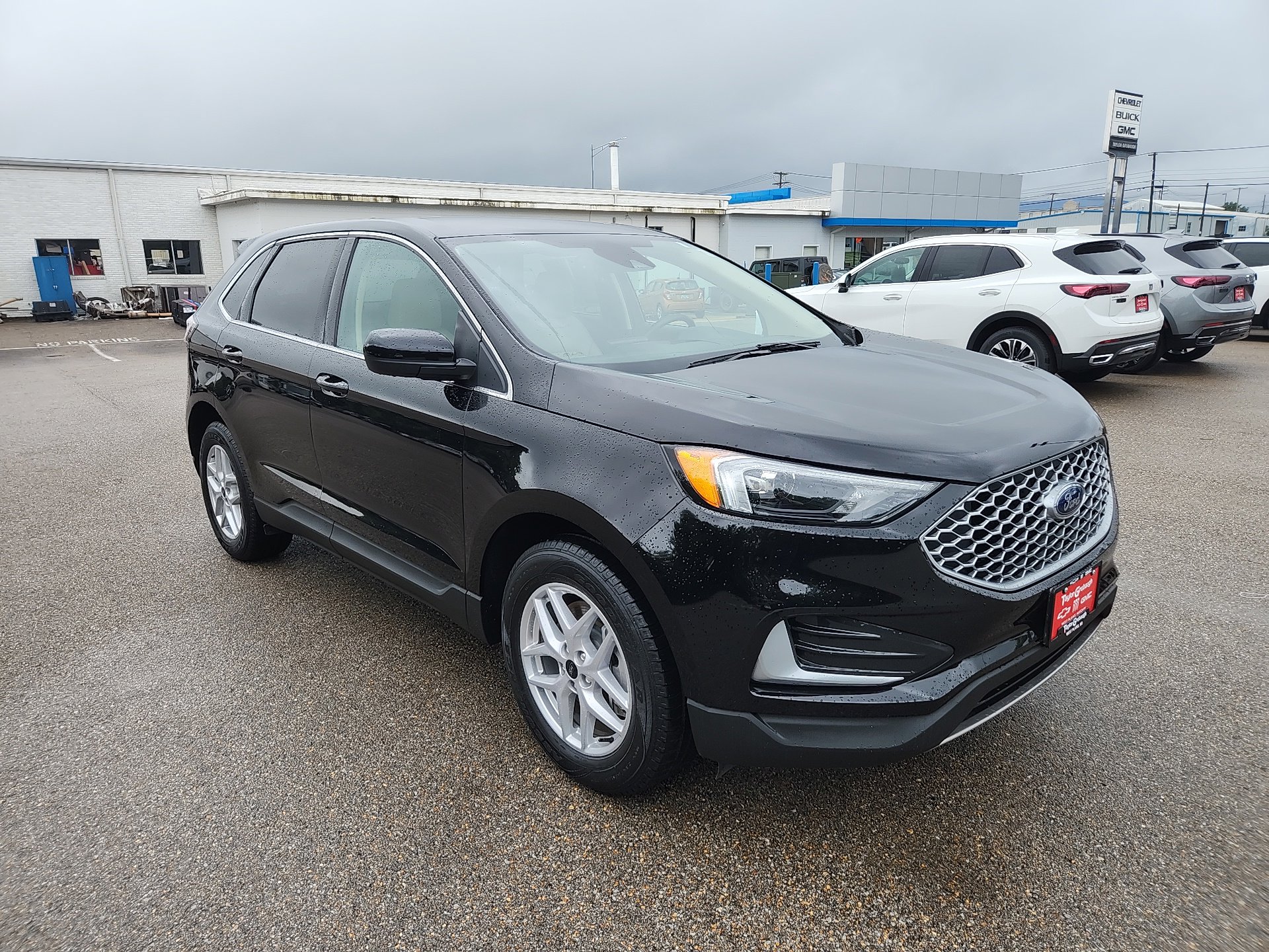 2024 Ford Edge SEL photo 2