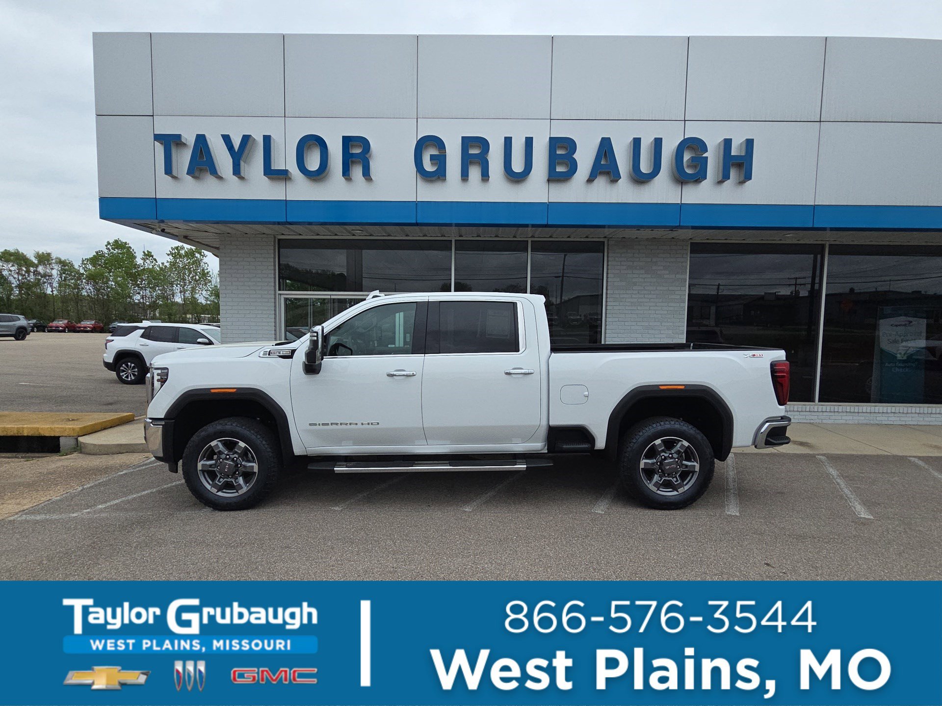 Summit White 2025 GMC Sierra 3500HD SLT Crew Cab 4WD Pickup Truck Four-Wheel Drive Automatic