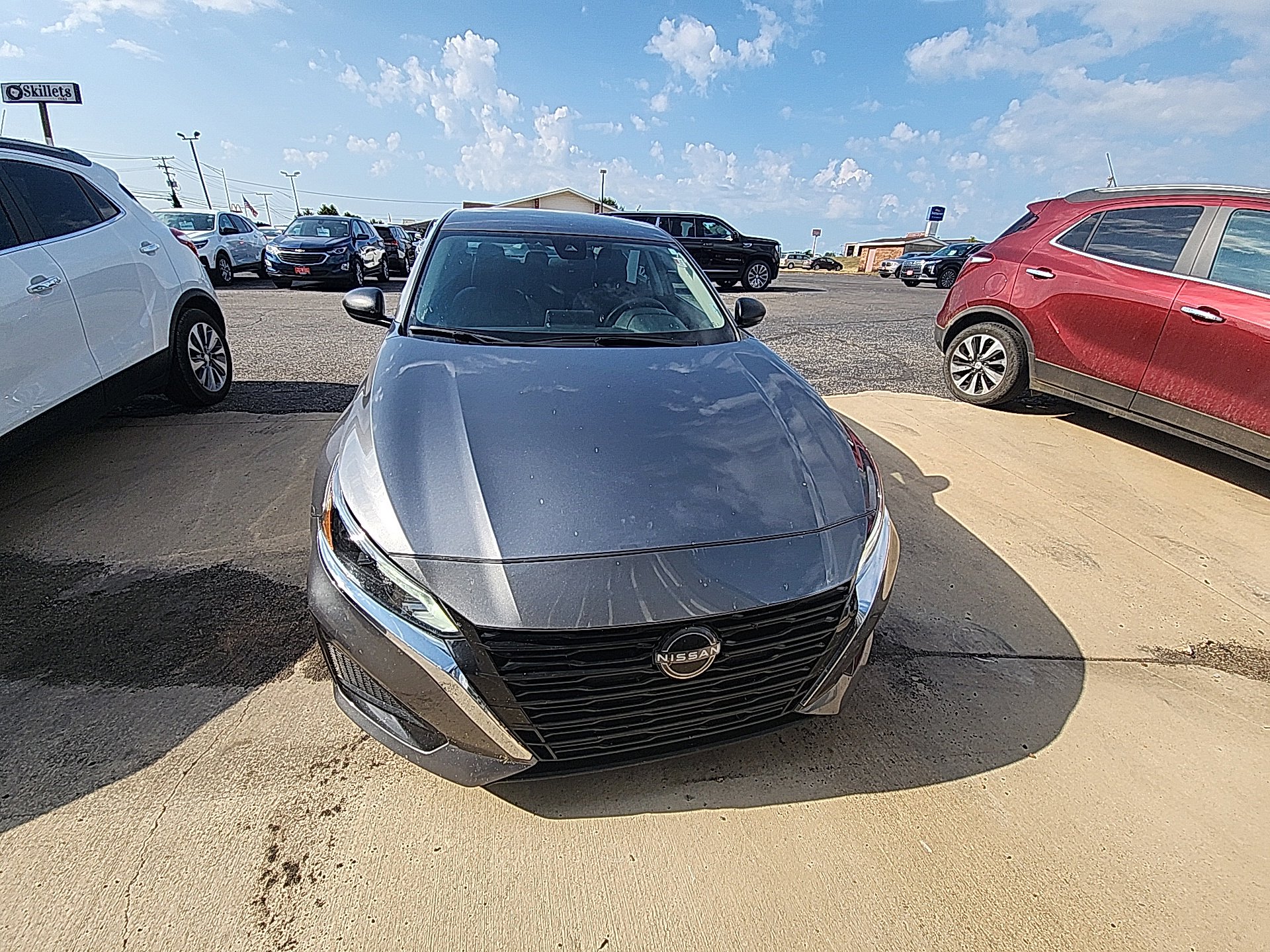 2024 Nissan Altima 2.5 SV photo 2