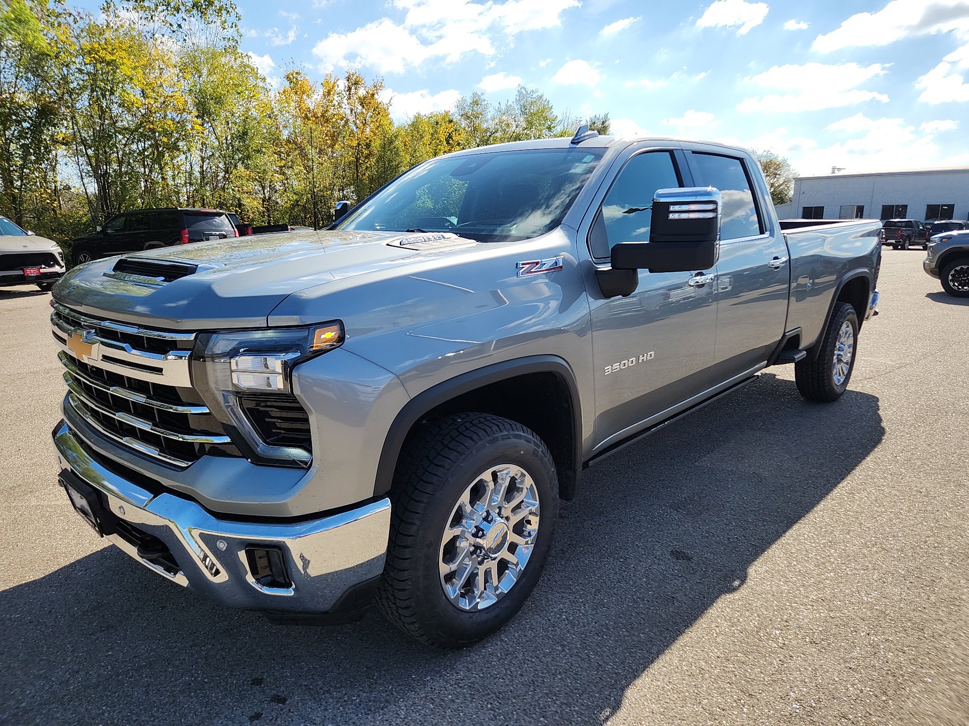 2025 Chevrolet Silverado 3500HD LTZ photo 4