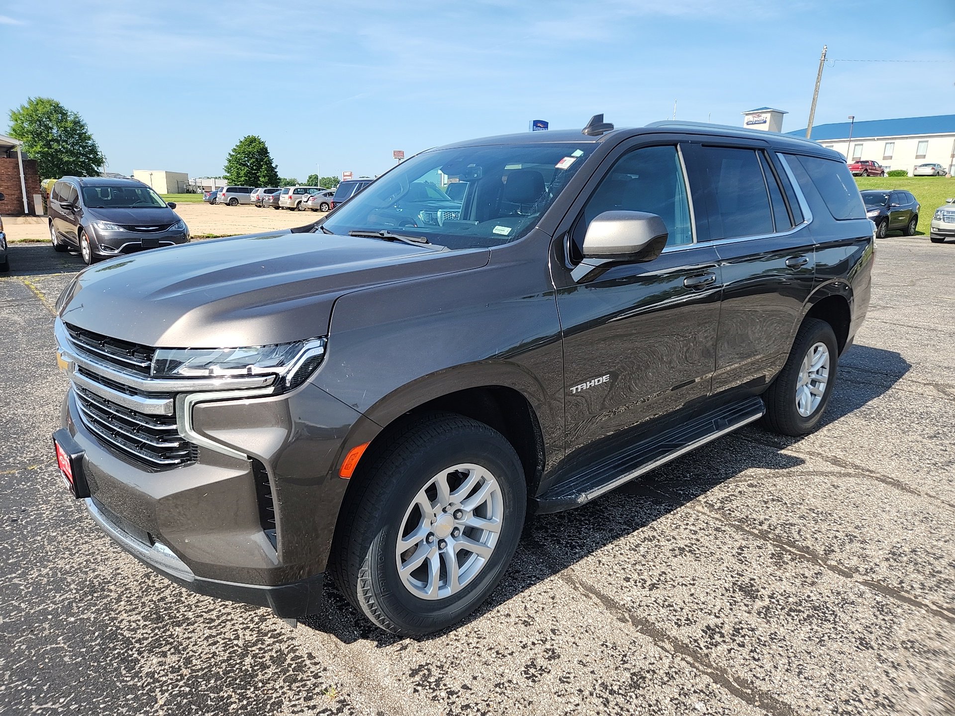 2021 Chevrolet Tahoe LT photo 3