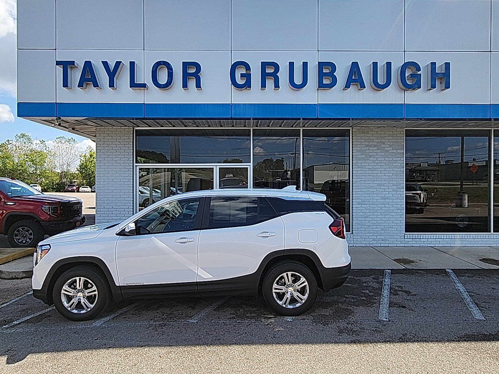 2024 GMC Terrain SLE's photo