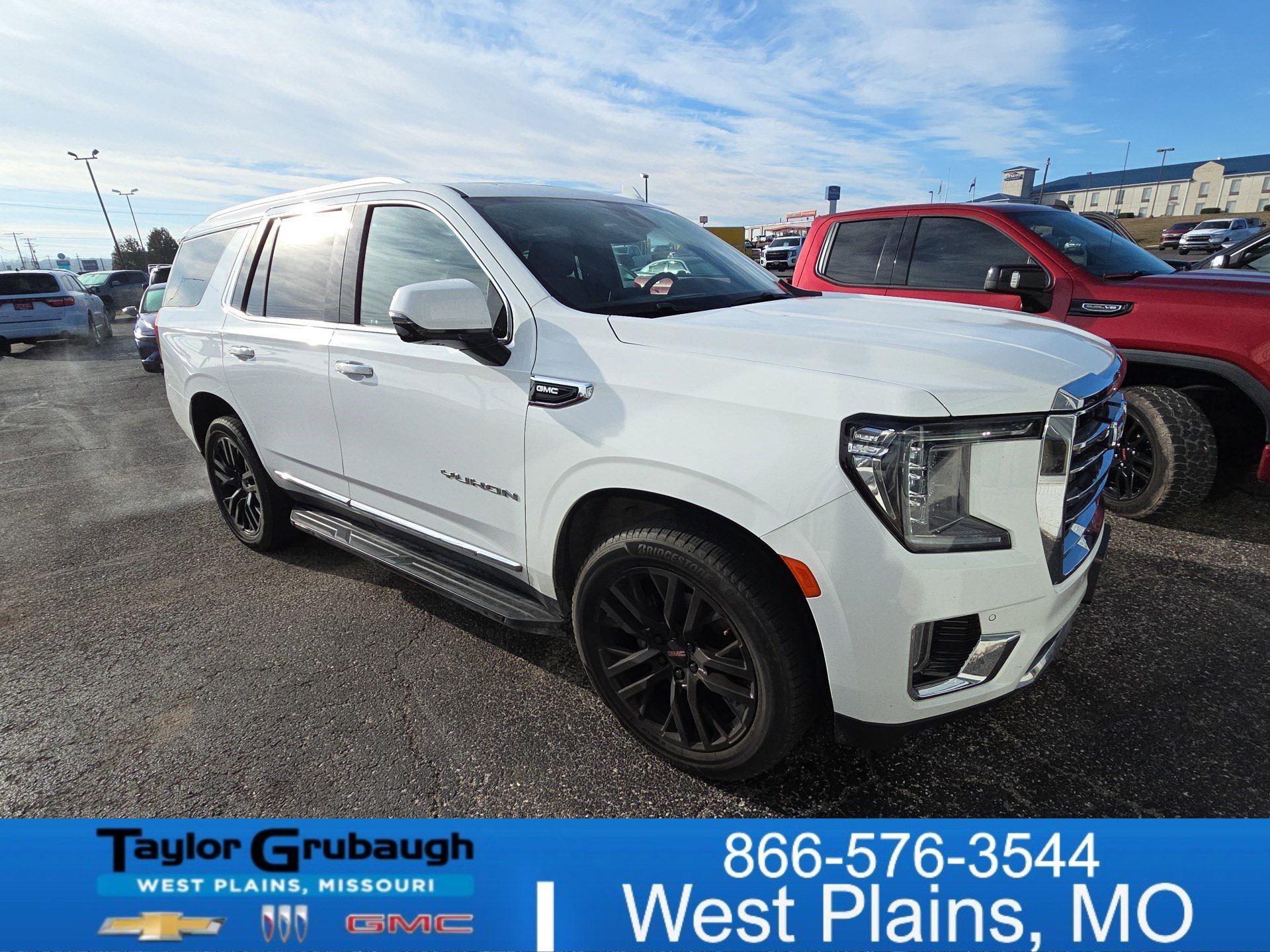 2023 GMC Yukon SLT's photo