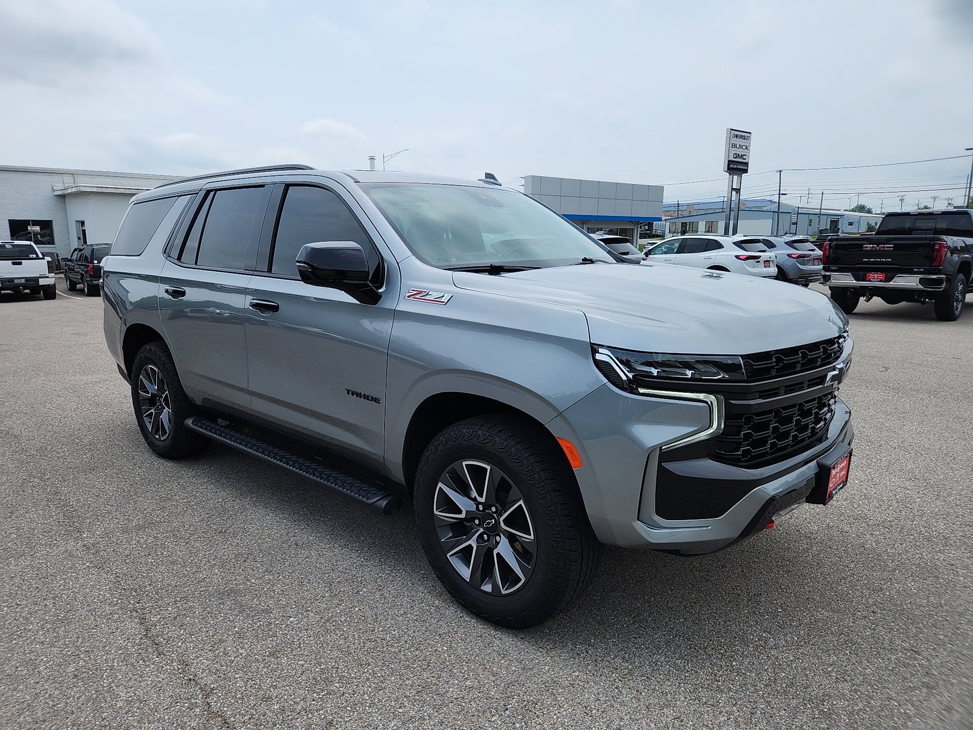 2024 Chevrolet Tahoe Z71 photo 2