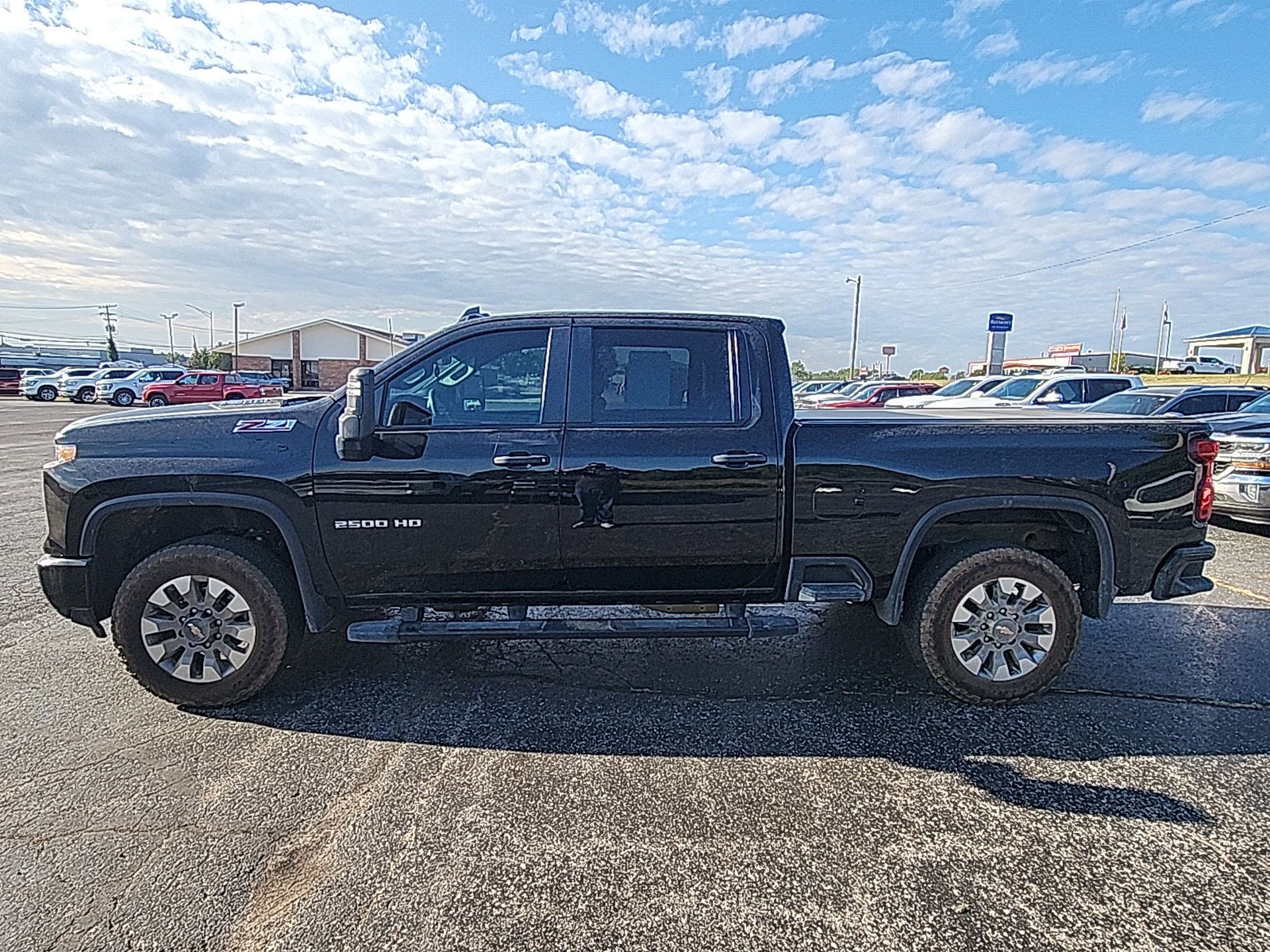 2025 Chevrolet Silverado 2500HD Custom photo 4