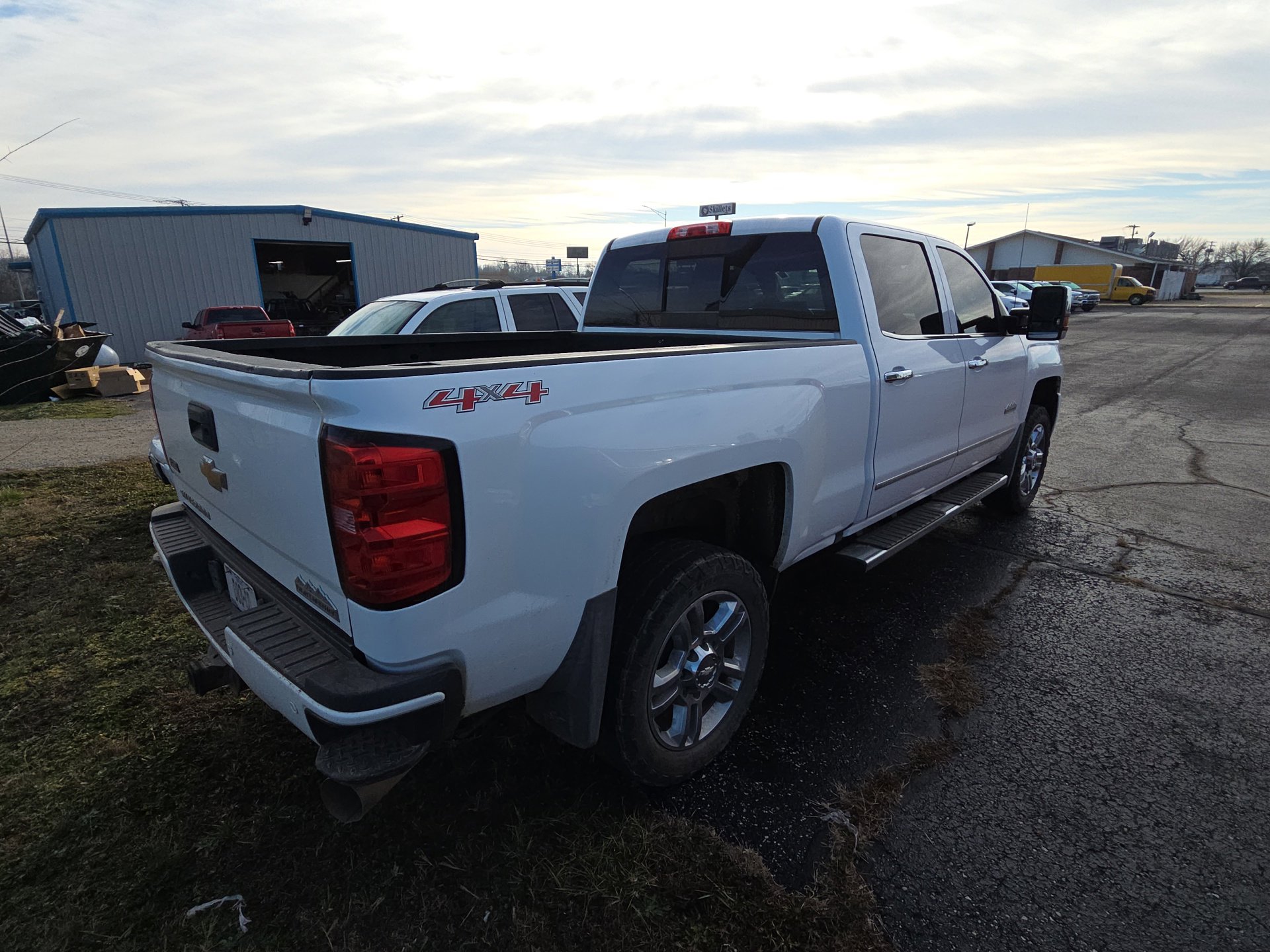 View vehicle photo 7