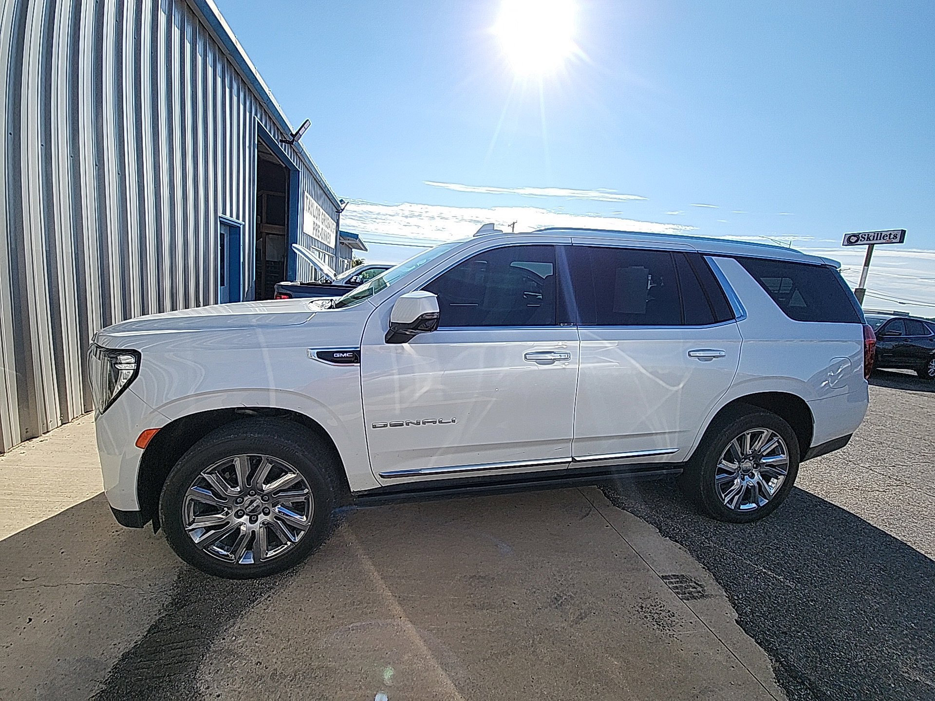 2021 Gmc Yukon Denali photo 4