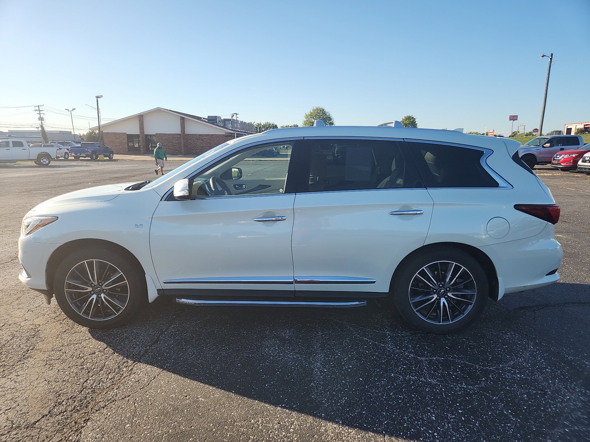 2017 Infiniti QX60 photo 4