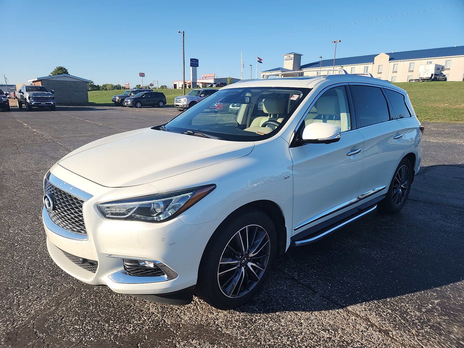 2017 Infiniti QX60 photo 3