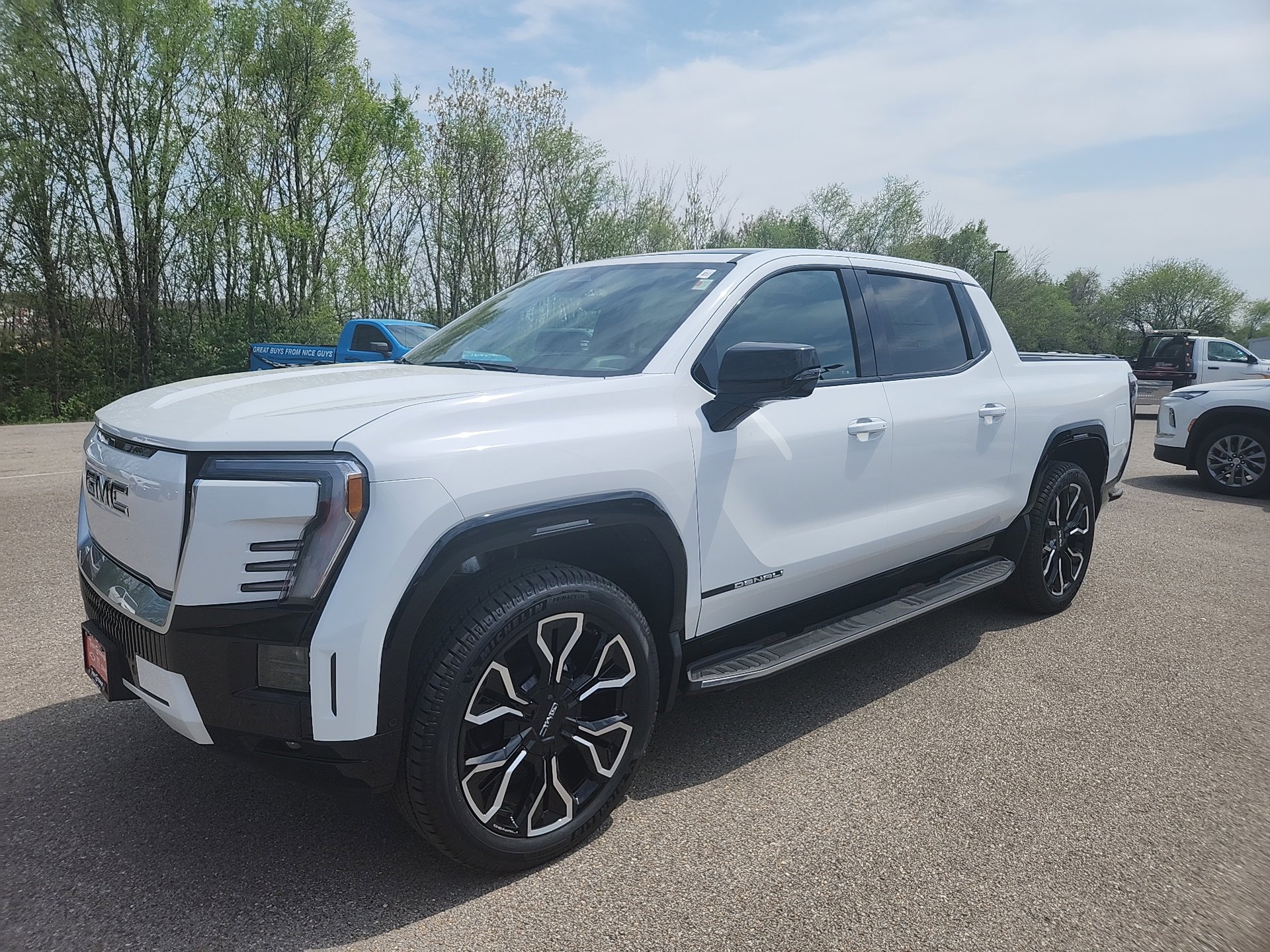 2025 Gmc Sierra EV Denali photo 4