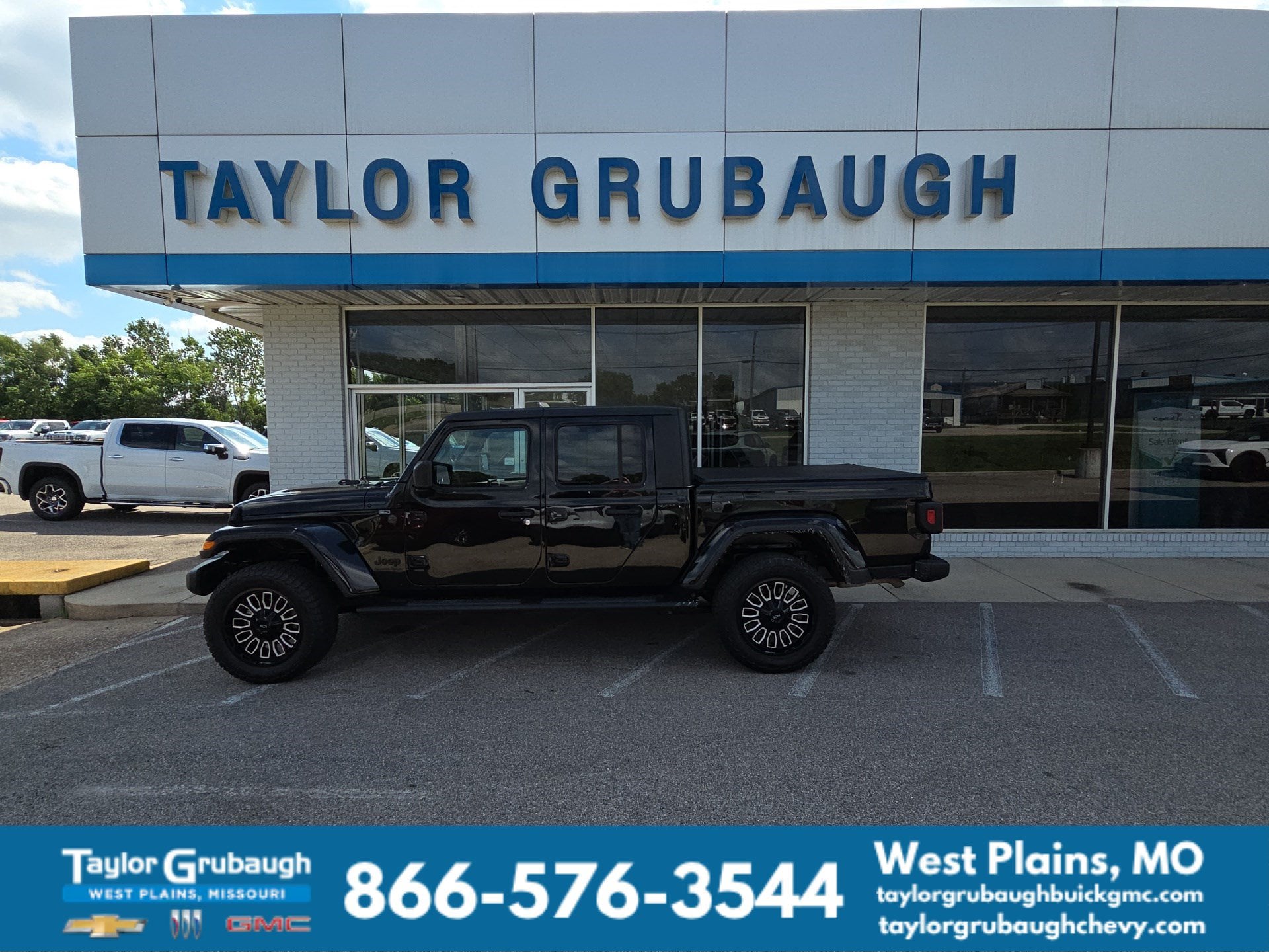 2023 Jeep Gladiator Sport S's photo