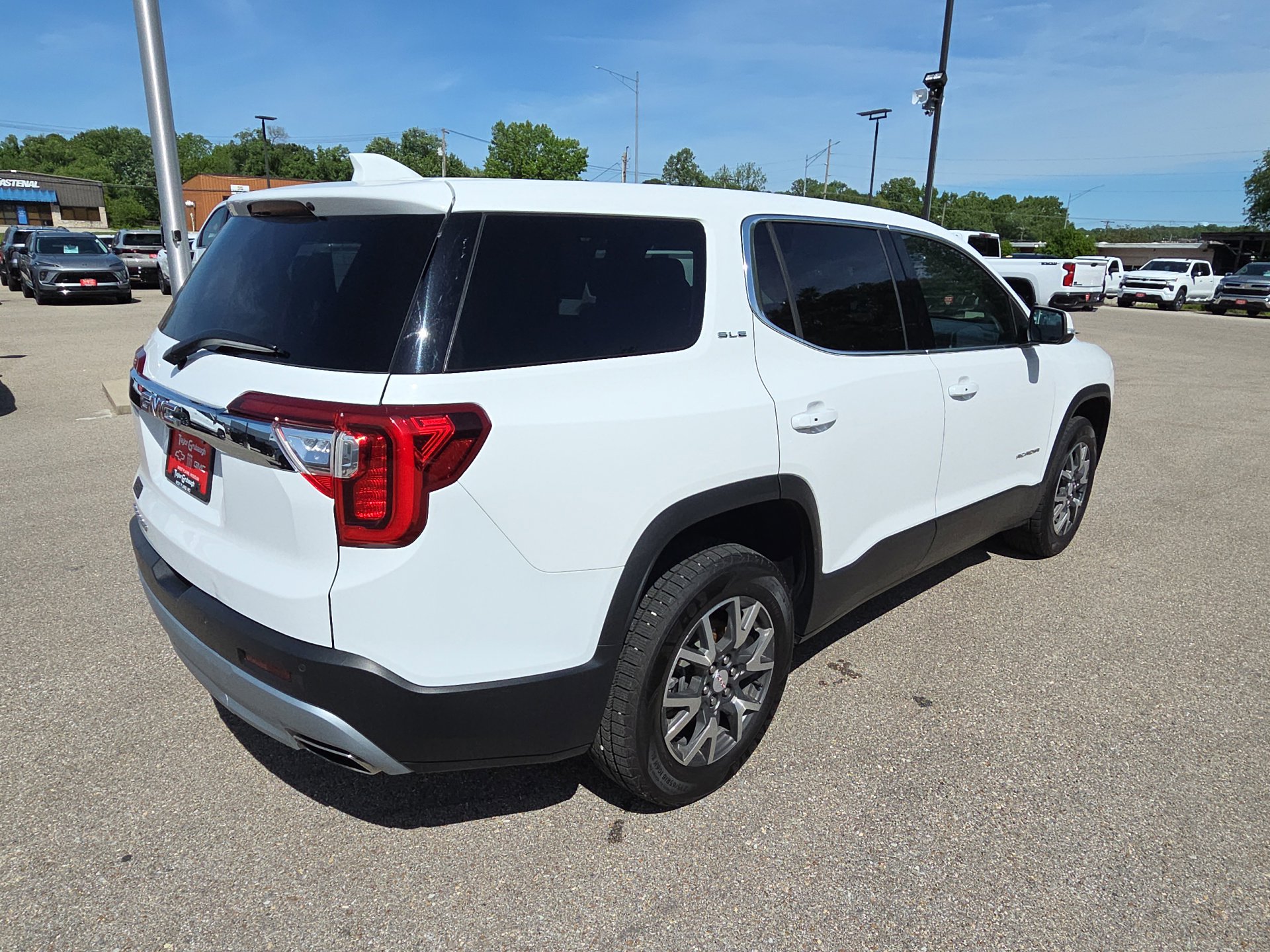 2023 GMC Acadia SLE - Photo 8