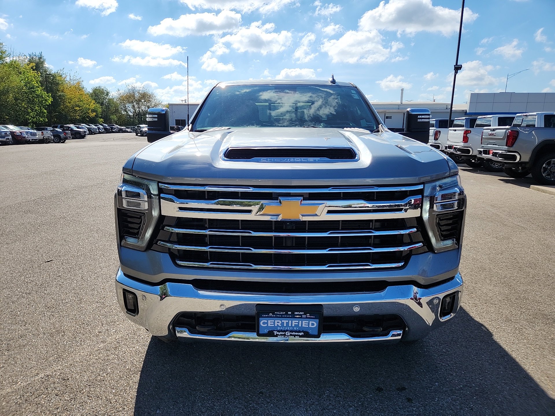 2025 Chevrolet Silverado 3500HD LTZ photo 3