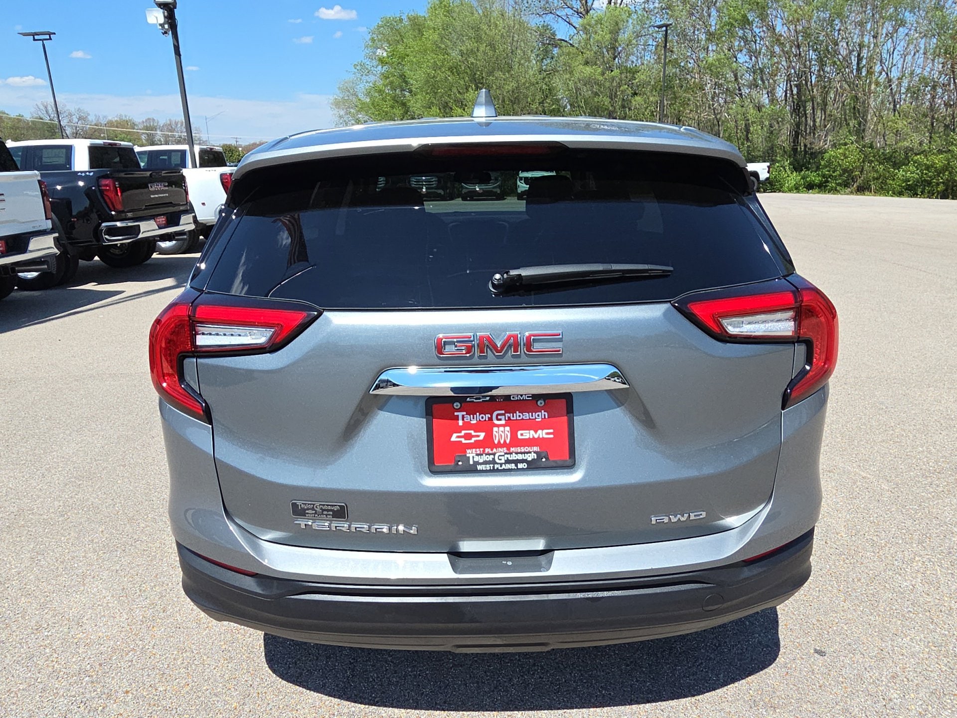 2024 GMC Terrain SLE - Photo 7