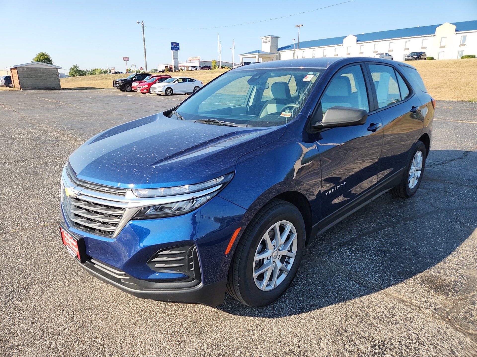 2022 Chevrolet Equinox LS photo 3