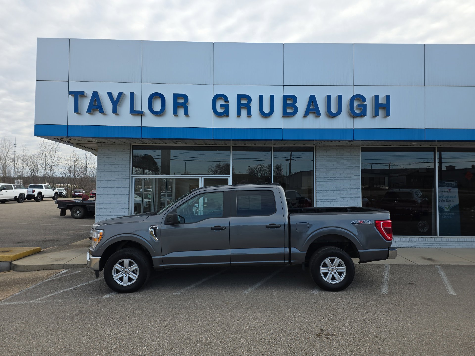 2022 Ford F-150 XL's photo