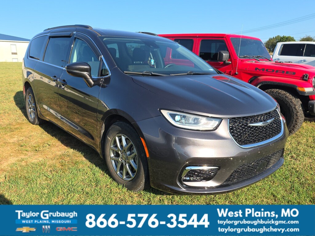 Used 2021 Chrysler Pacifica Touring Minivan