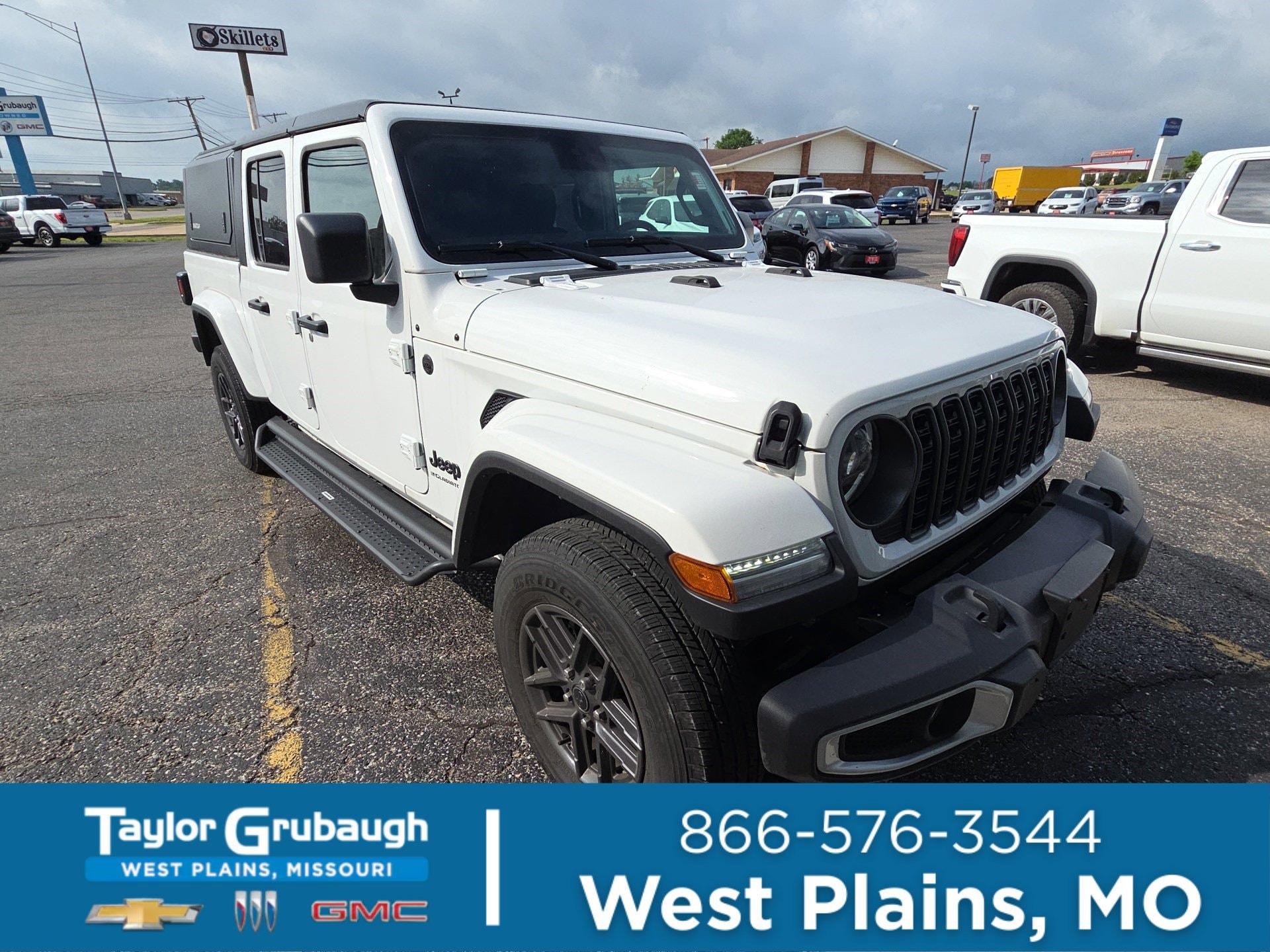 2025 Jeep Gladiator Sport S Auto's photo