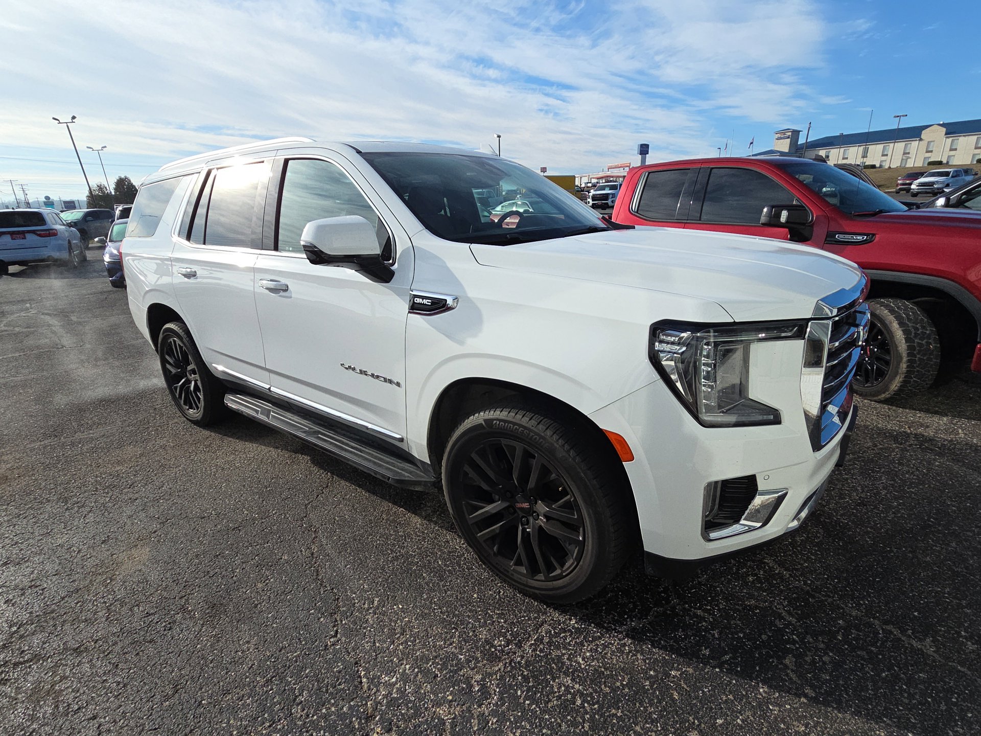 2023 GMC Yukon SLT's photo