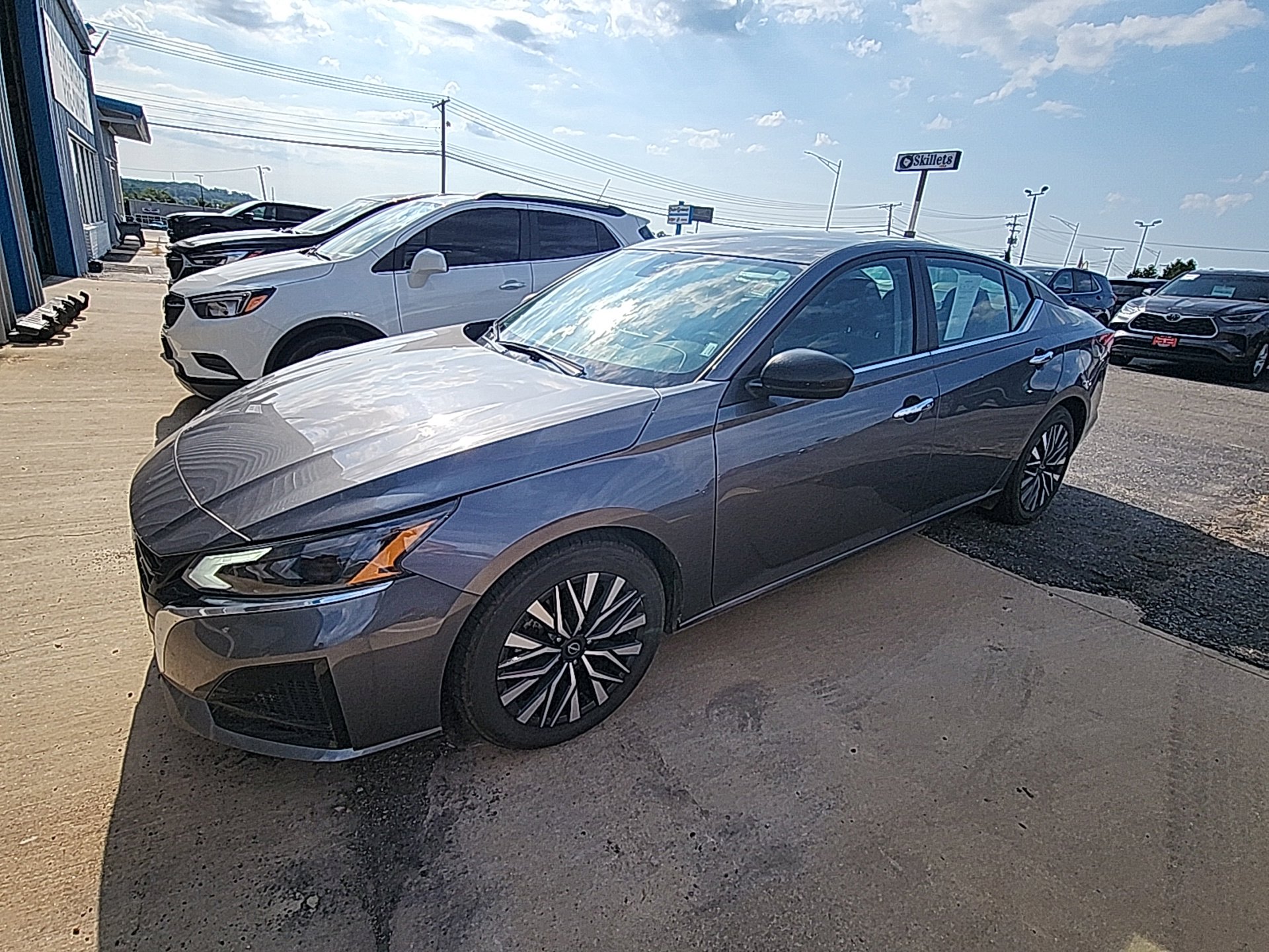 2024 Nissan Altima 2.5 SV photo 3