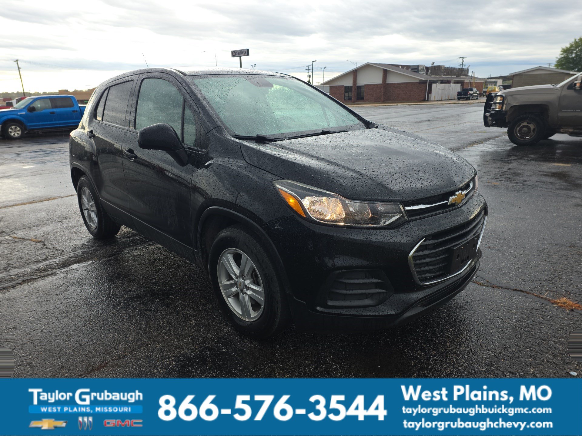 Used 2021 Chevrolet Trax LS with VIN KL7CJKSB5MB305960 for sale in West Plains, MO