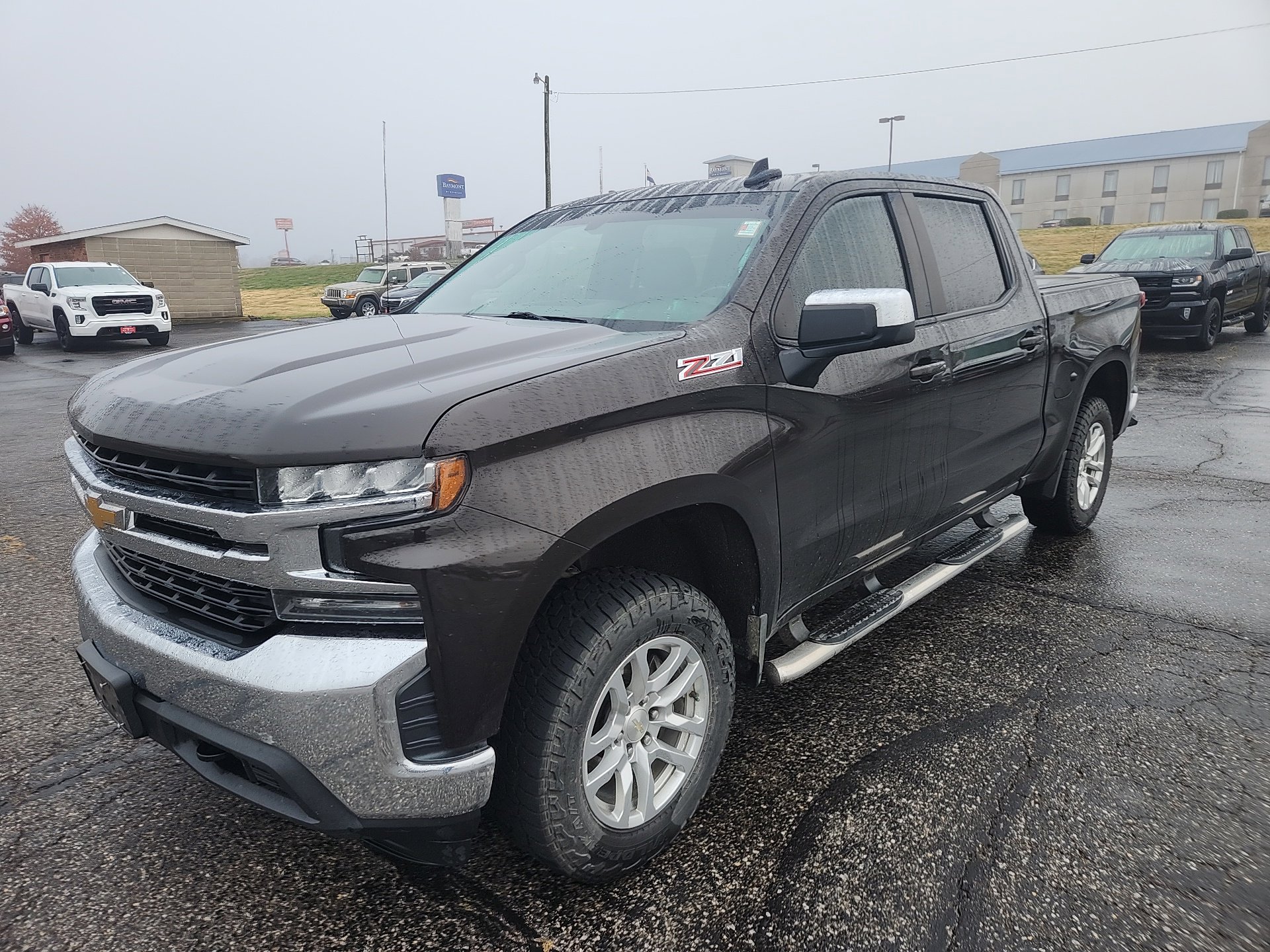 2019 Chevrolet Silverado 1500 LT photo 2