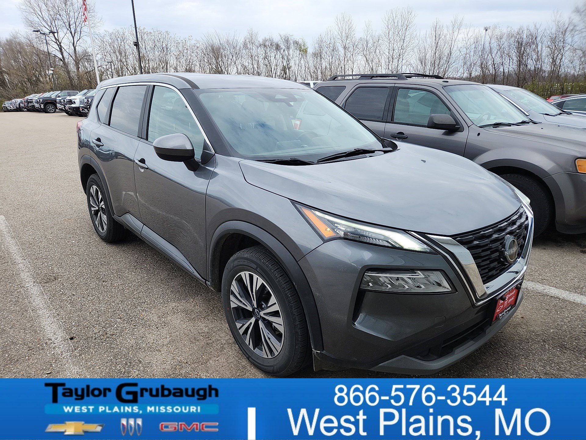 2023 Nissan Rogue SV's photo