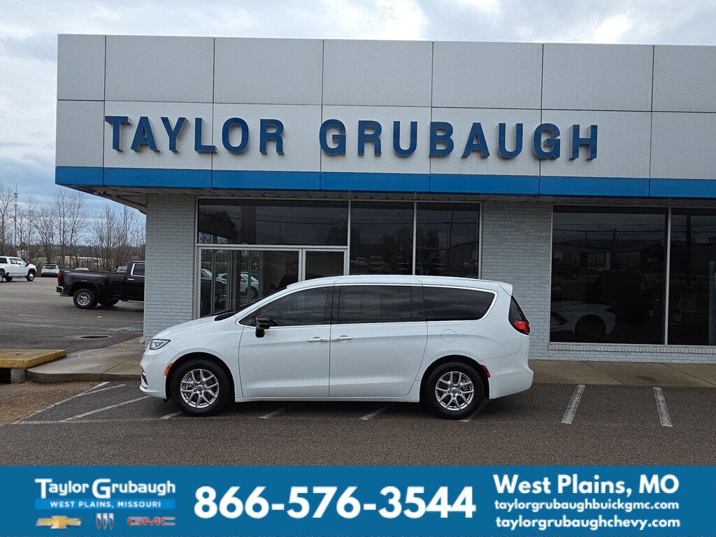 Used 2024 Chrysler Pacifica Touring L Minivan
