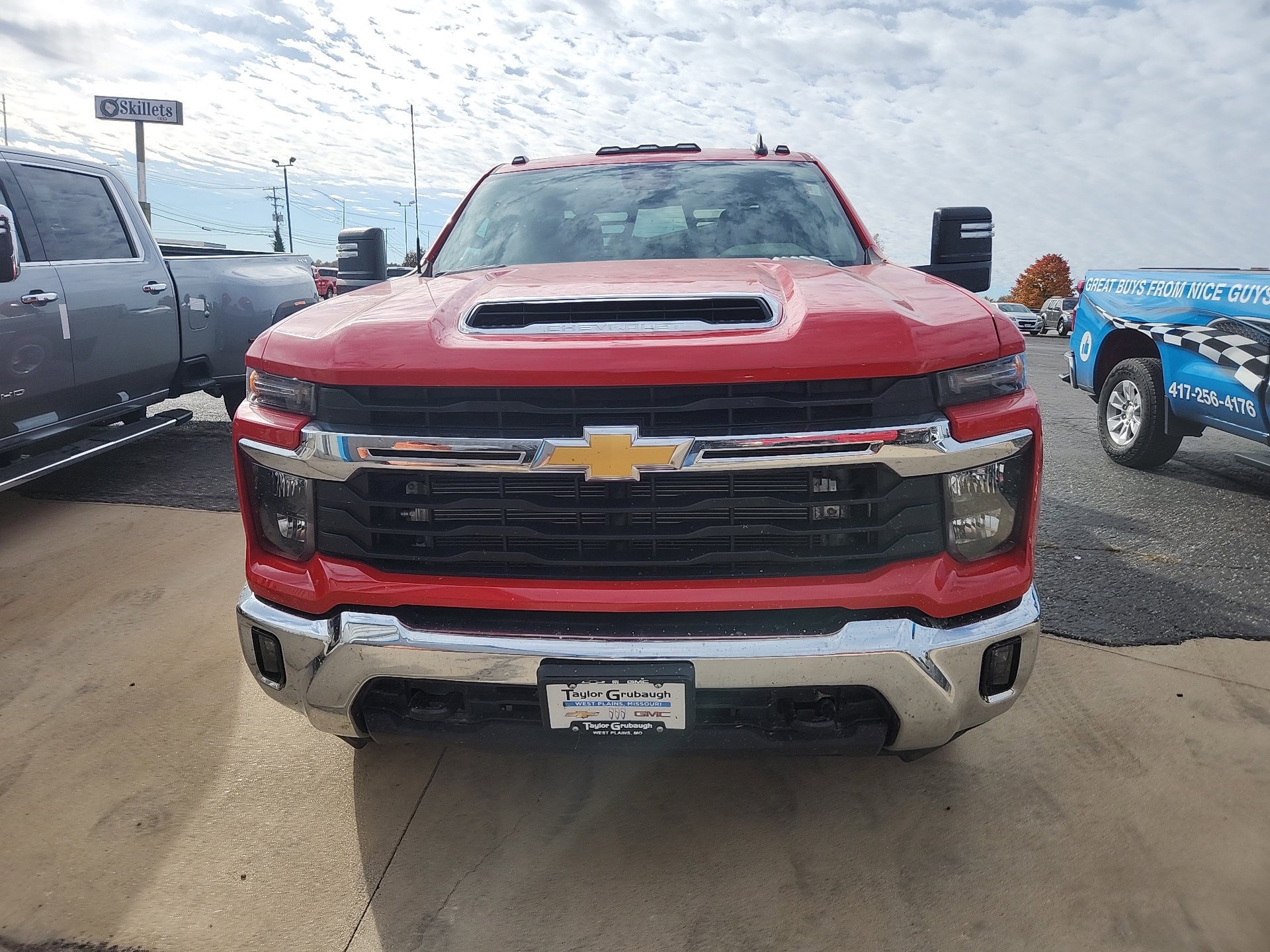 2025 Chevrolet Silverado 3500HD LT photo 2