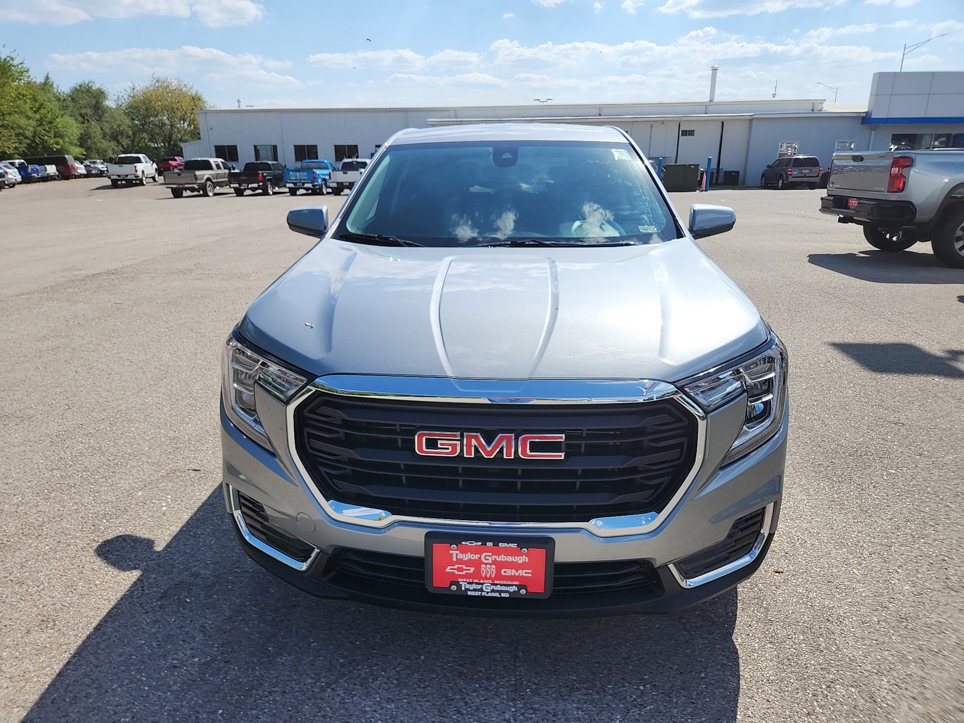 2024 Gmc Terrain SLE photo 3