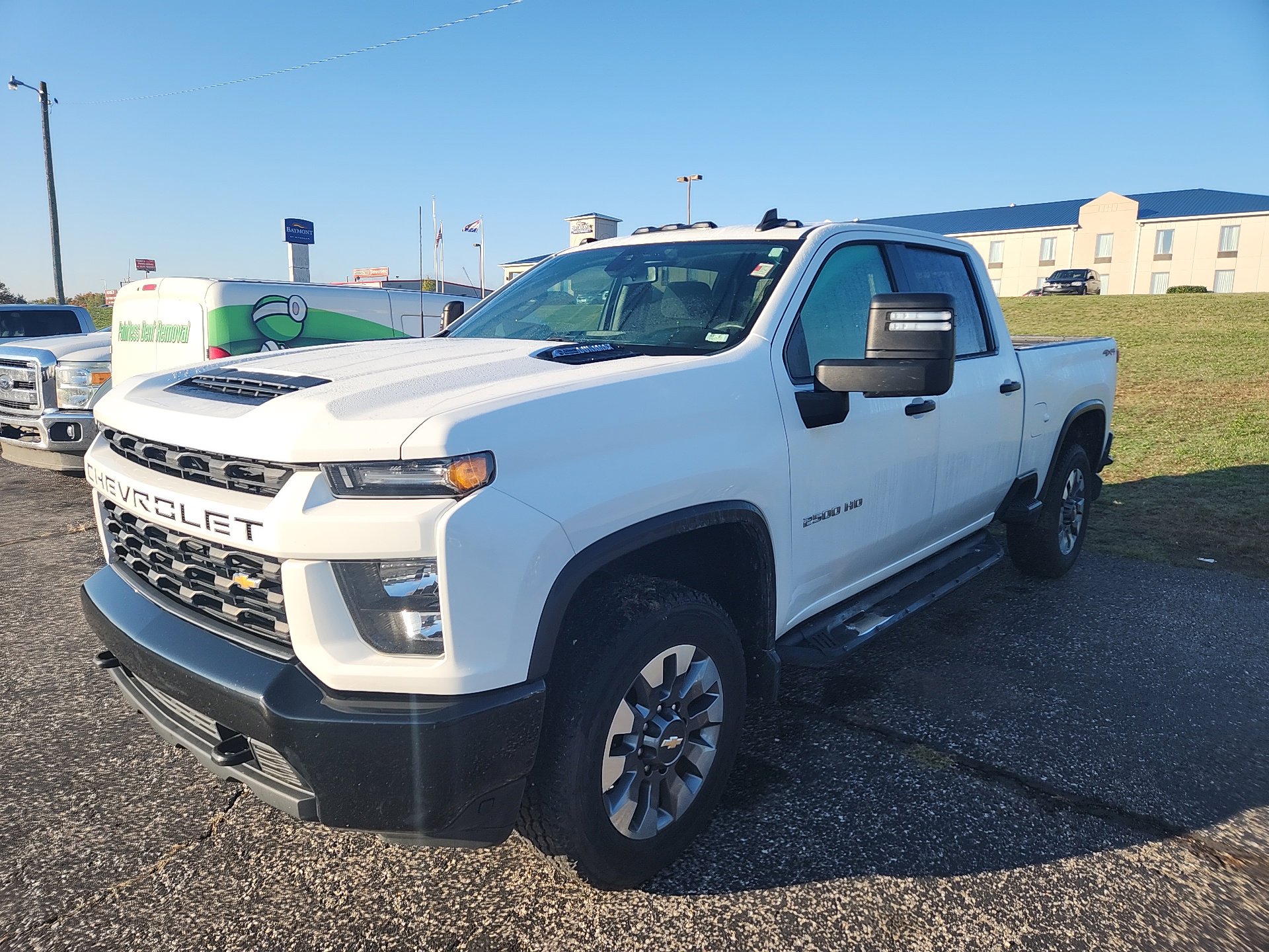2021 Chevrolet Silverado 2500HD Custom photo 3
