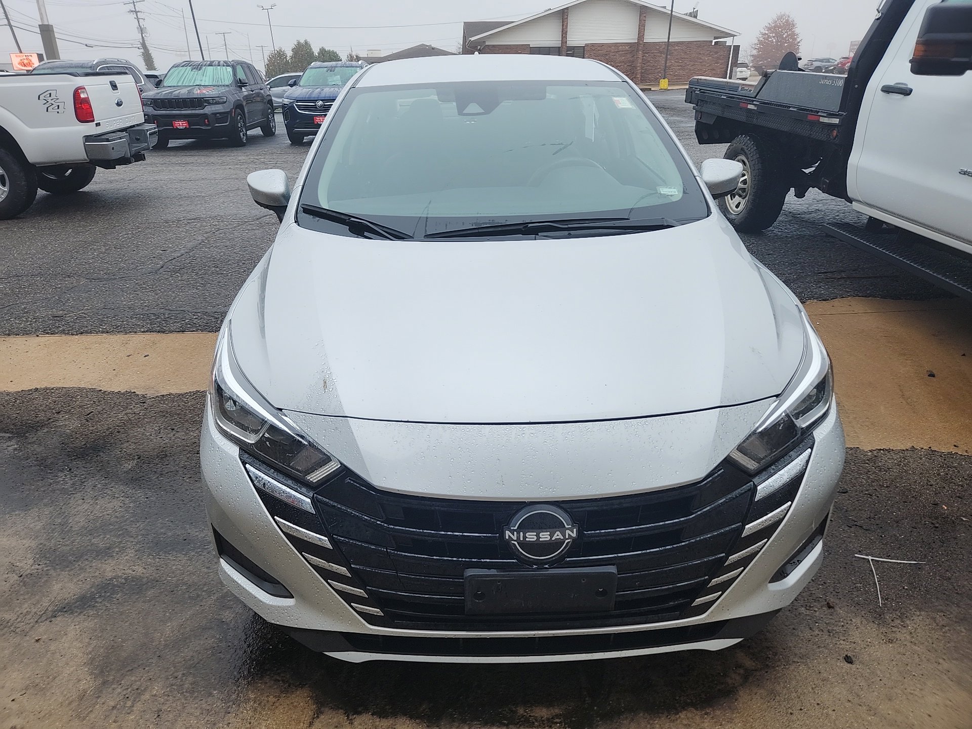 2023 Nissan Versa SV photo 2