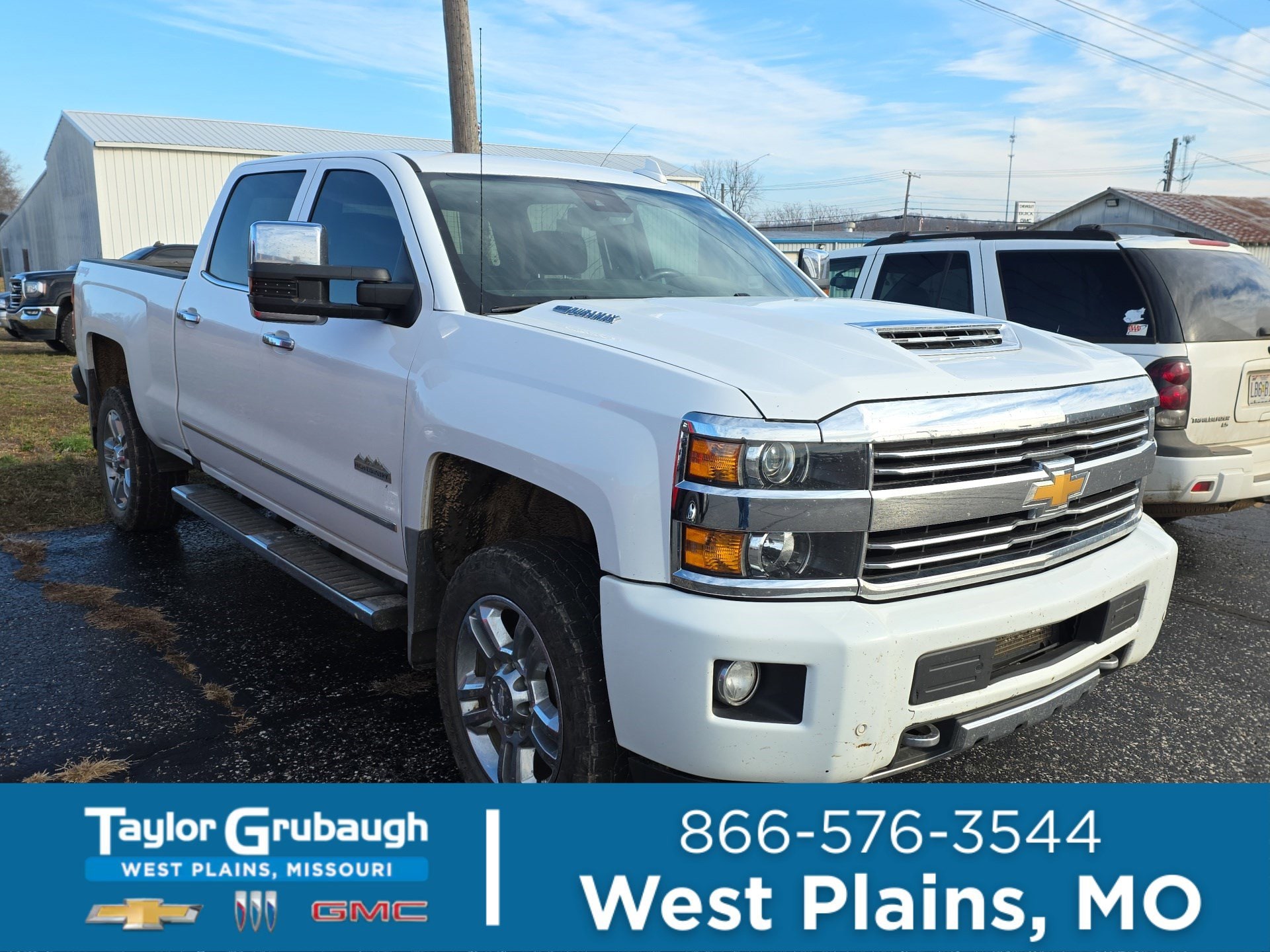 Summit White 2017 Chevrolet Silverado 2500HD High Country Crew Cab 4WD Pickup Truck Four-Wheel Drive Automatic