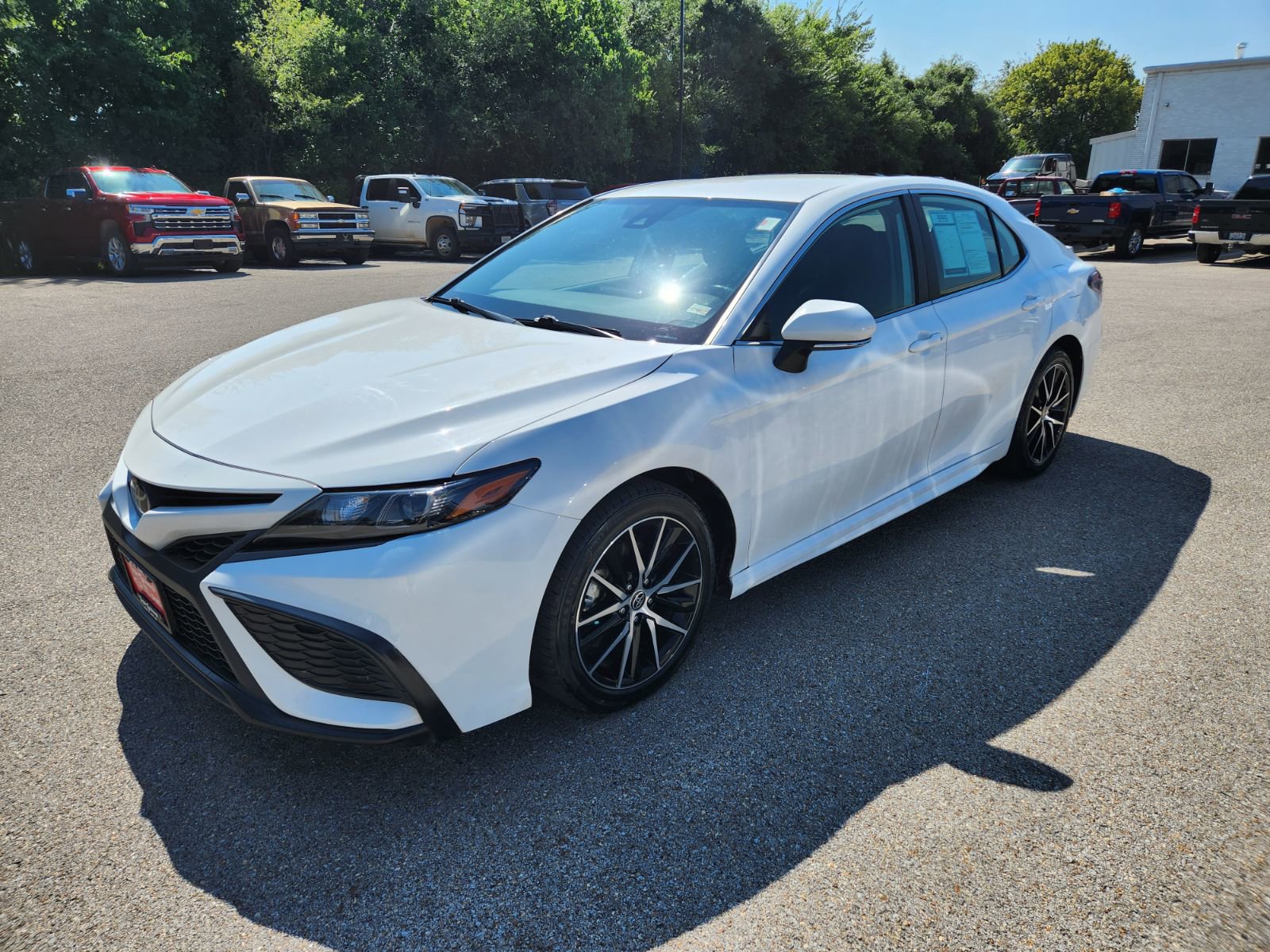 2023 Toyota Camry SE photo 3