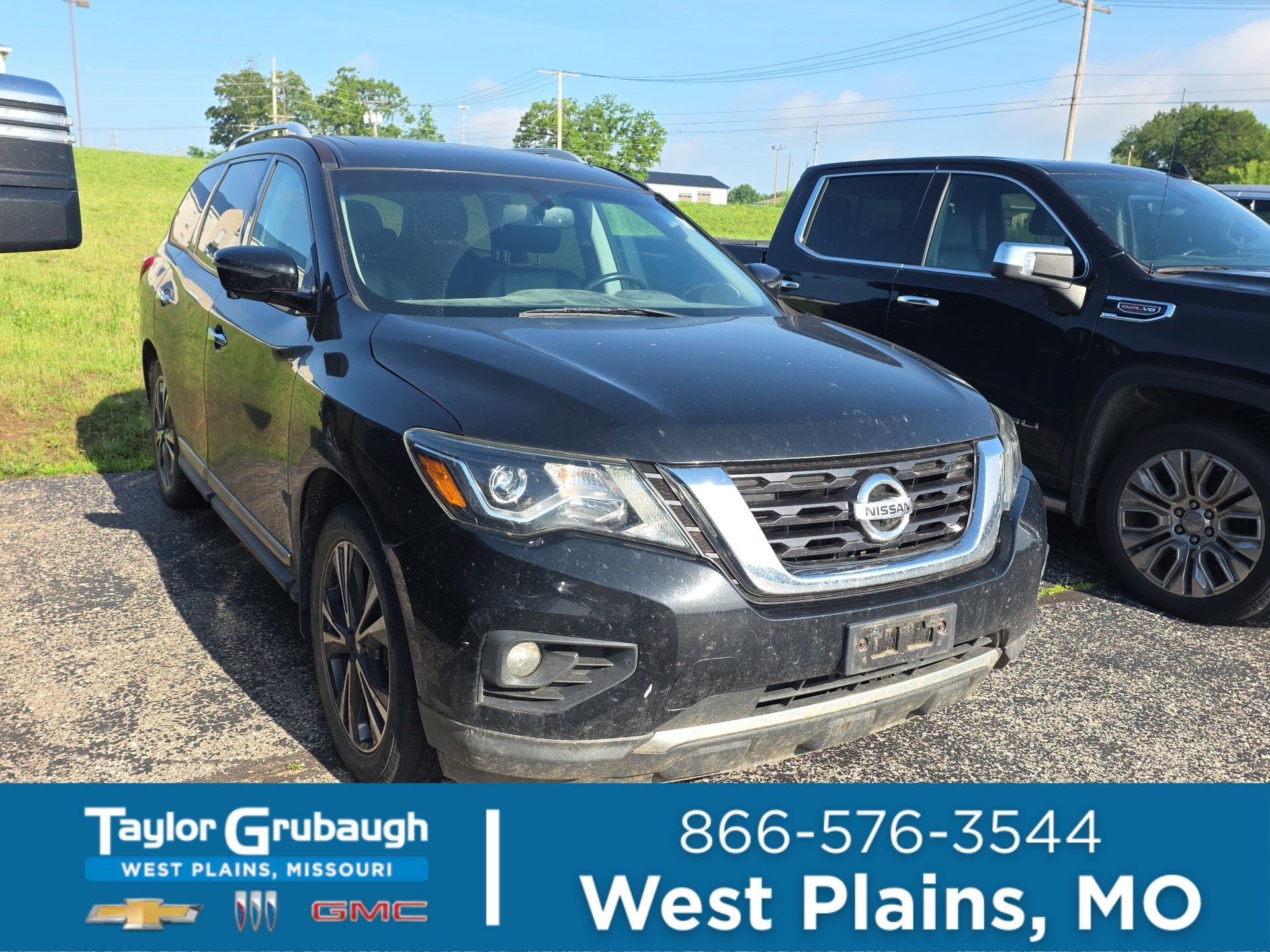 2017 Nissan Pathfinder Platinum 4WD's photo