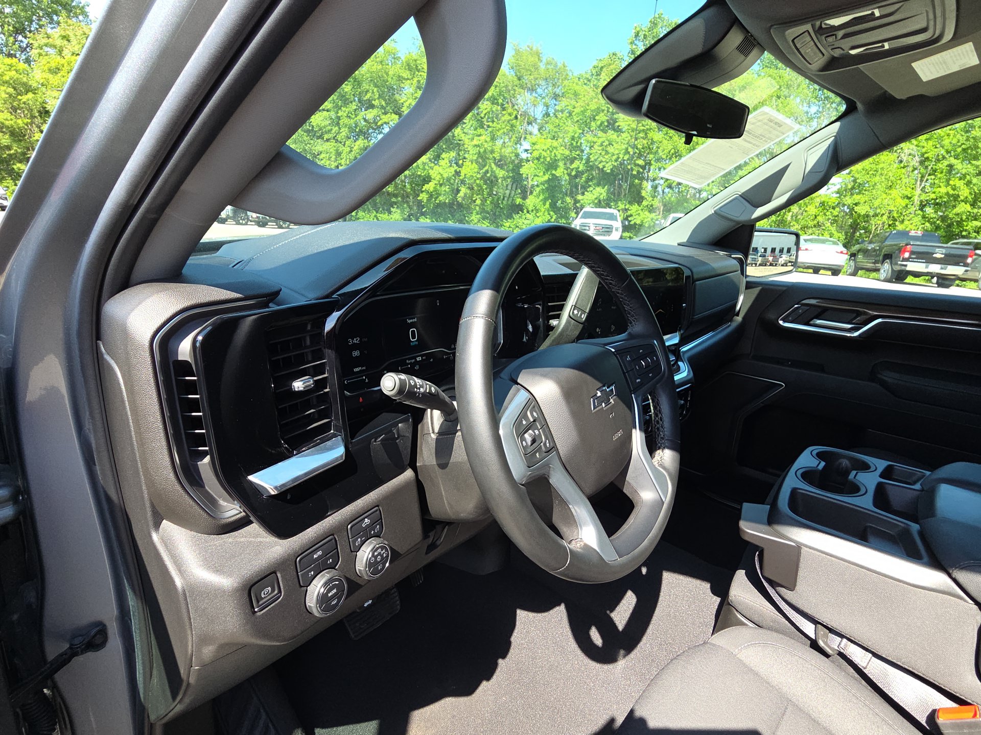 2023 Chevrolet Silverado 1500 RST - Photo 15