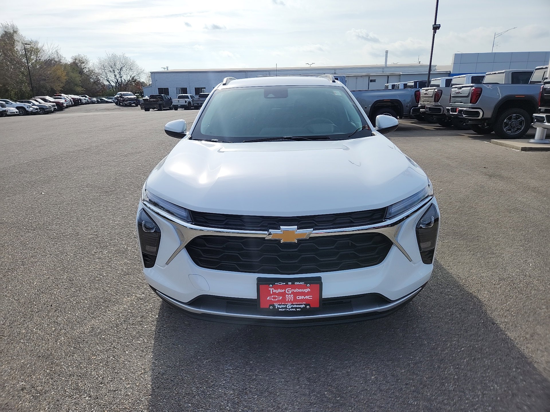 2026 Chevrolet Trax LT photo 2