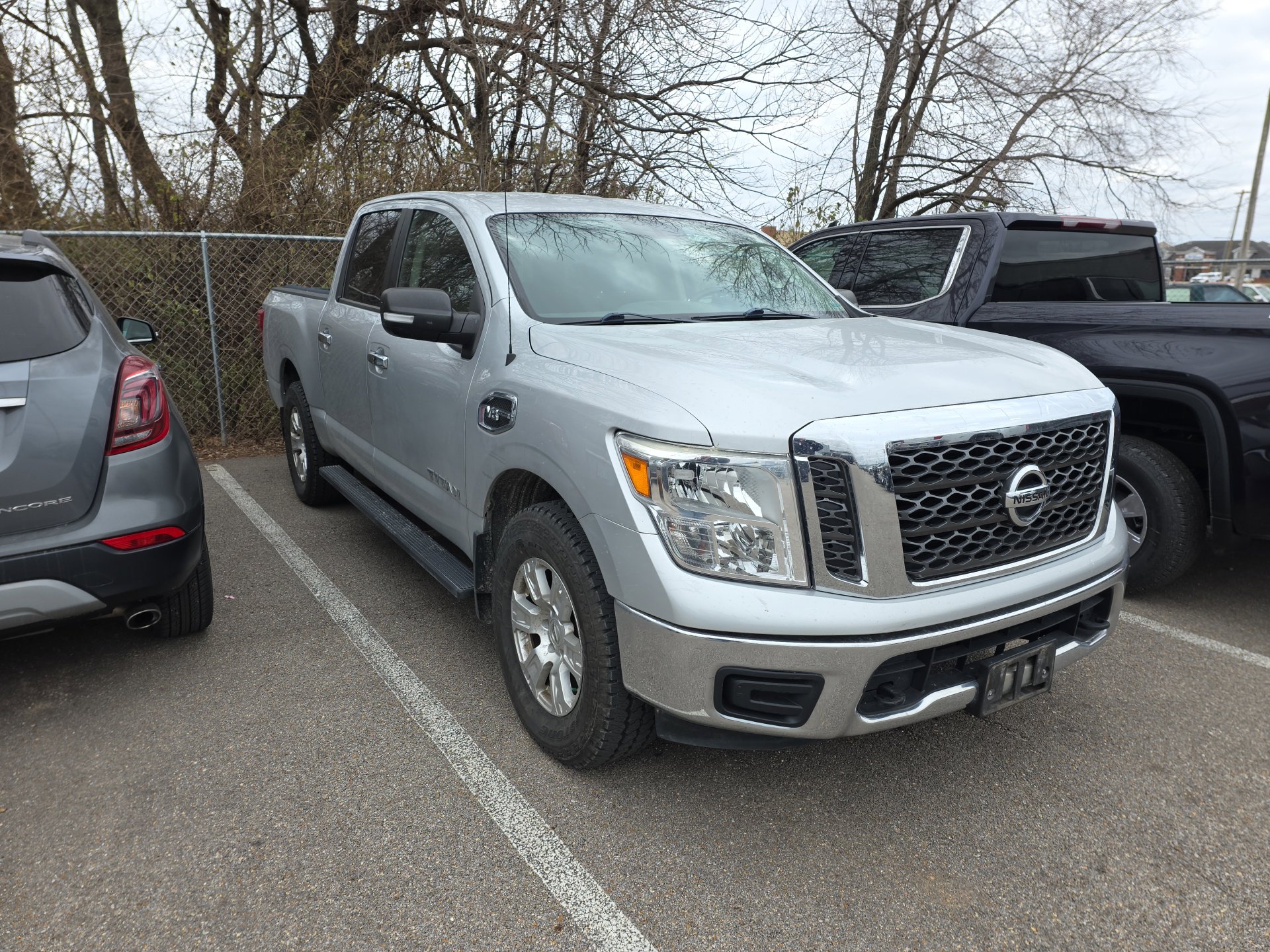 2017 Nissan Titan SV Crew Cab 4WD