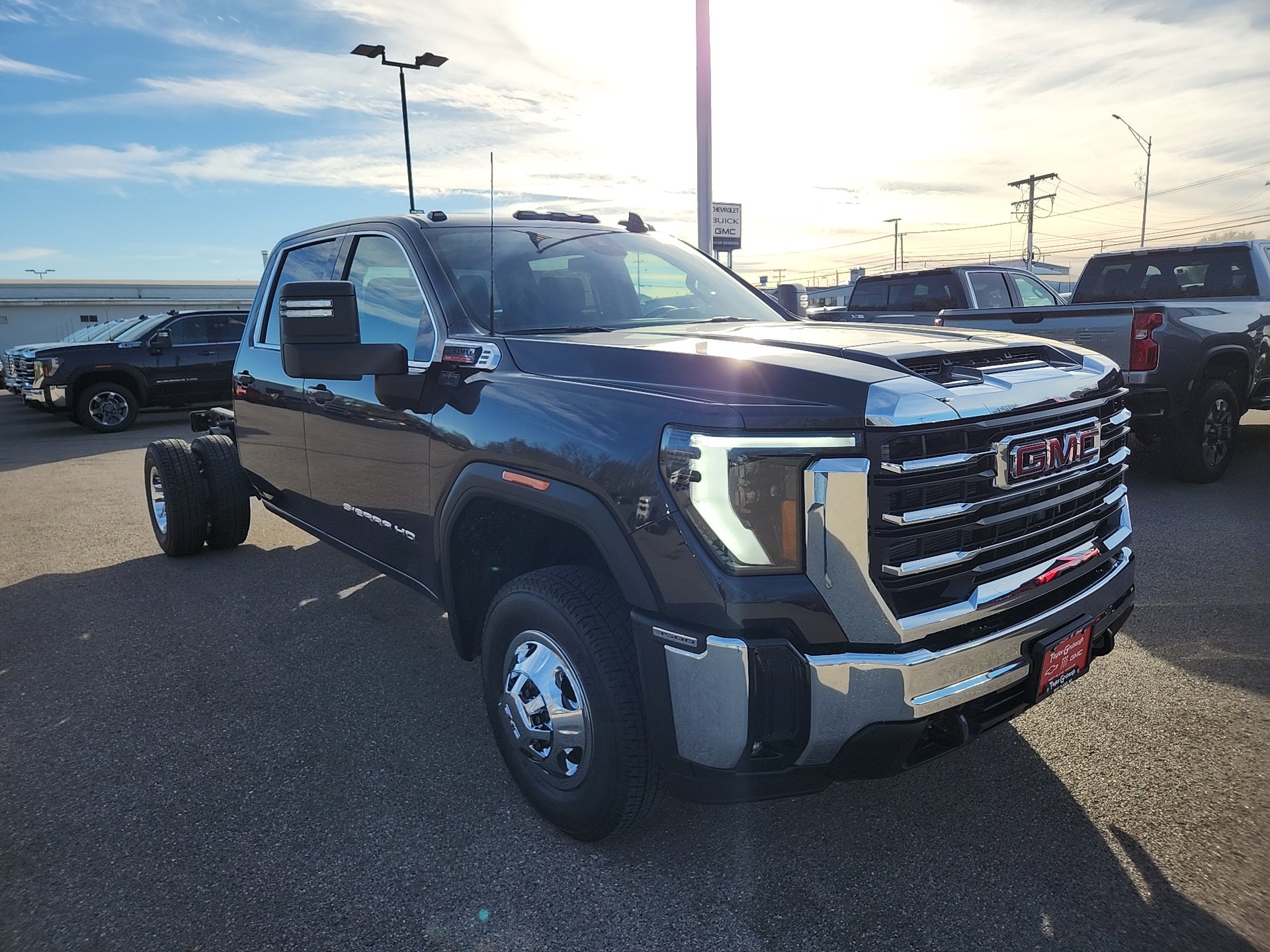 2026 Gmc Sierra 3500 HD SLE photo 2