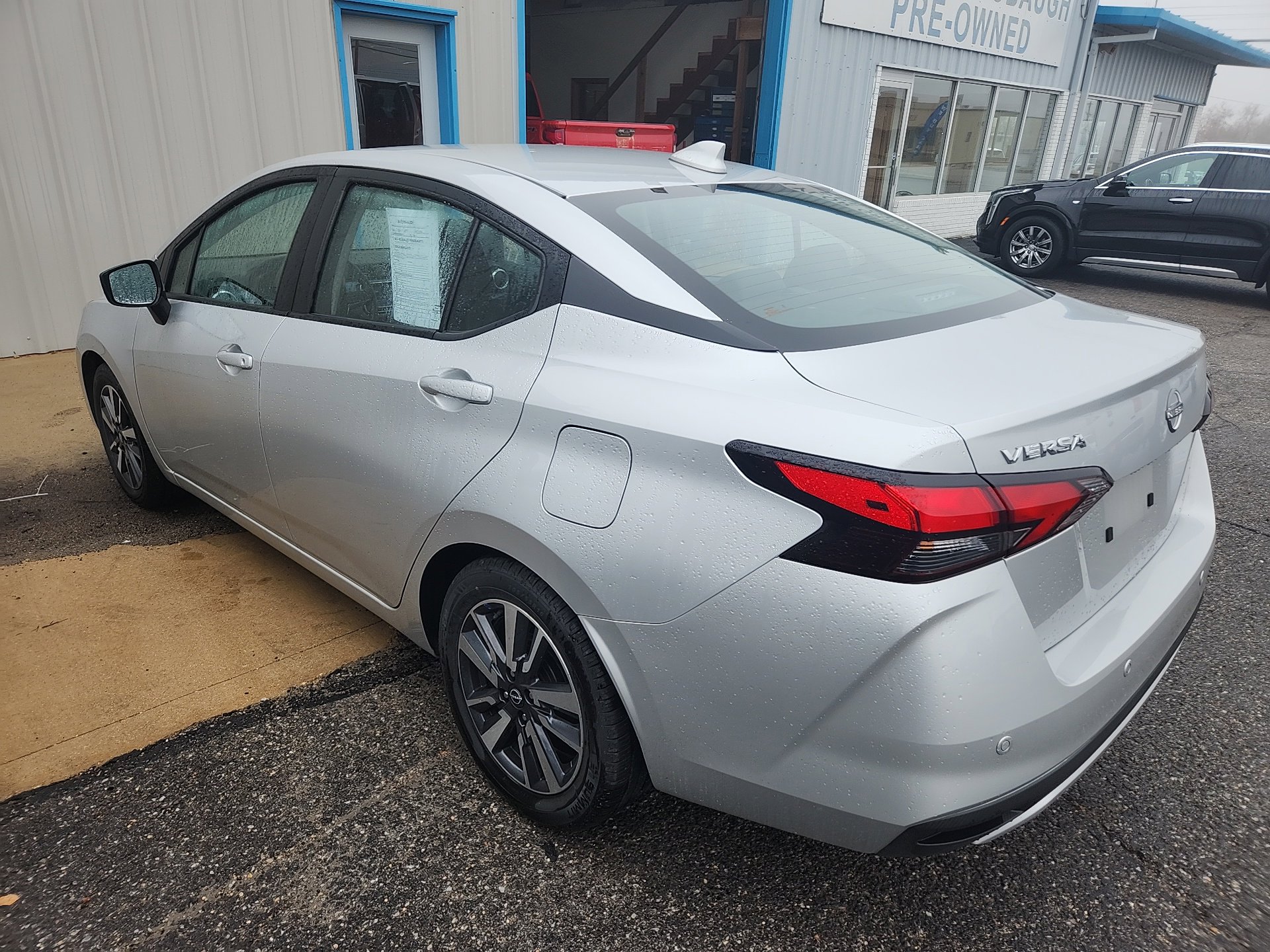 2023 Nissan Versa SV photo 4