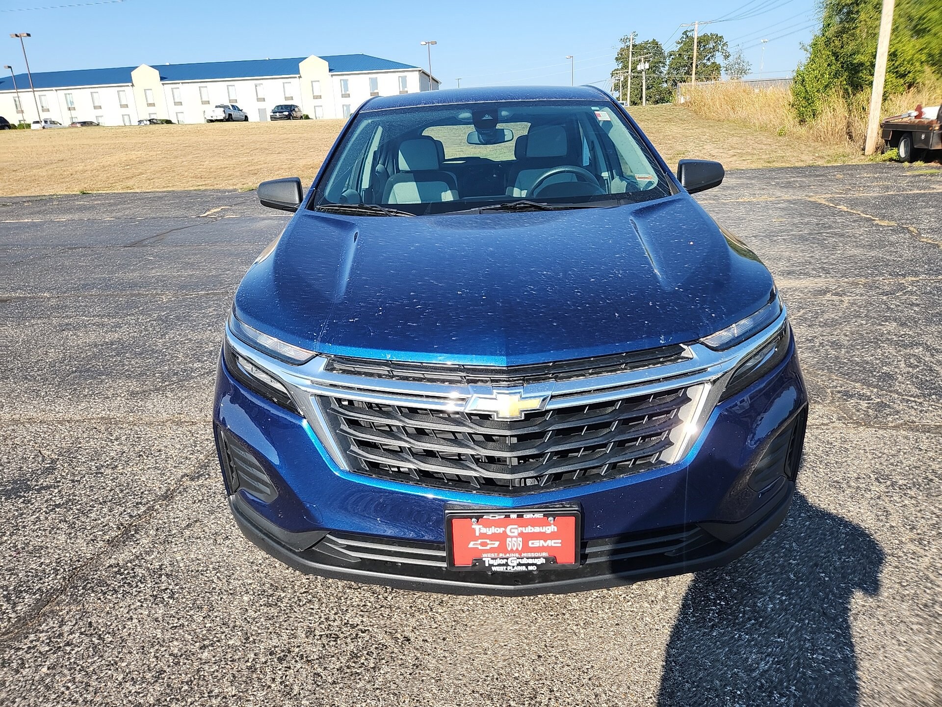 2022 Chevrolet Equinox LS photo 2