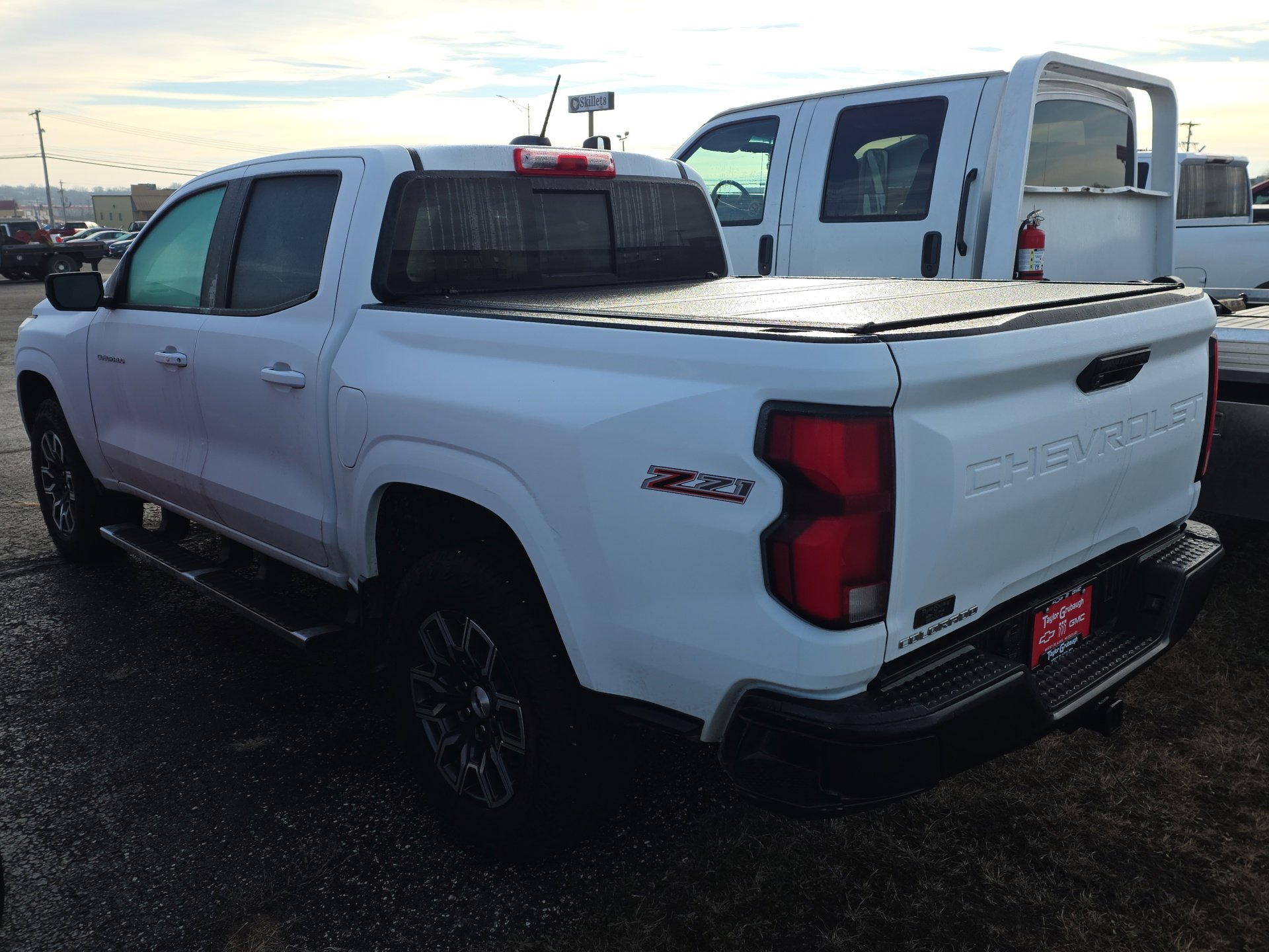 View vehicle photo 4