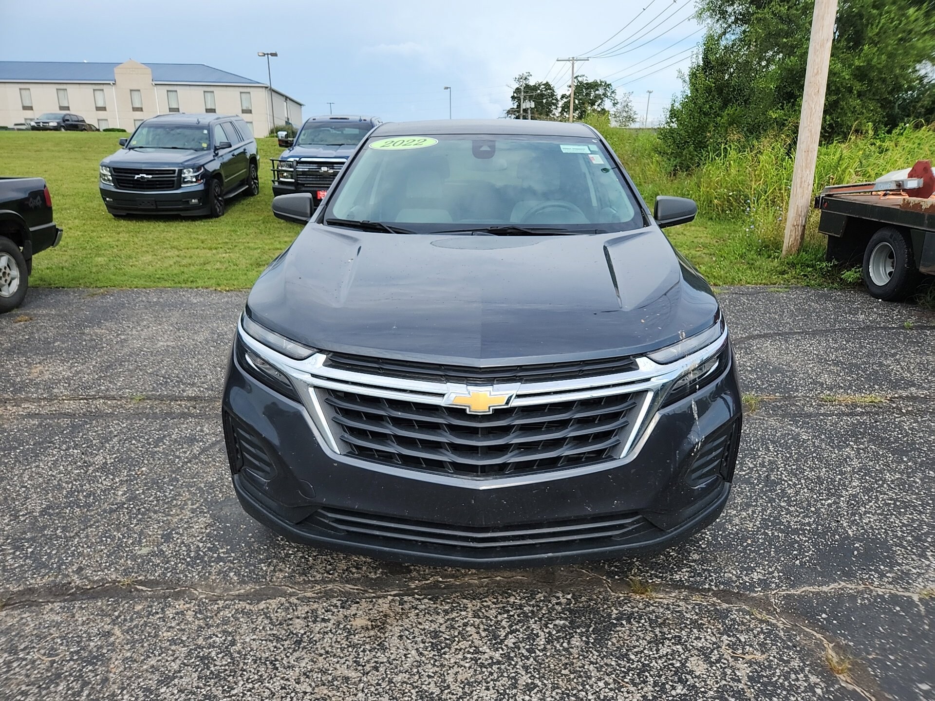 2022 Chevrolet Equinox LS photo 2