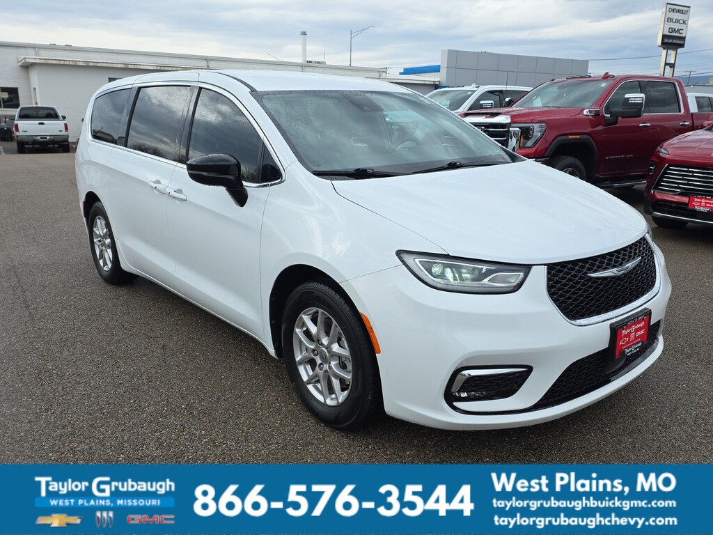 Used 2024 Chrysler Pacifica Touring L Minivan