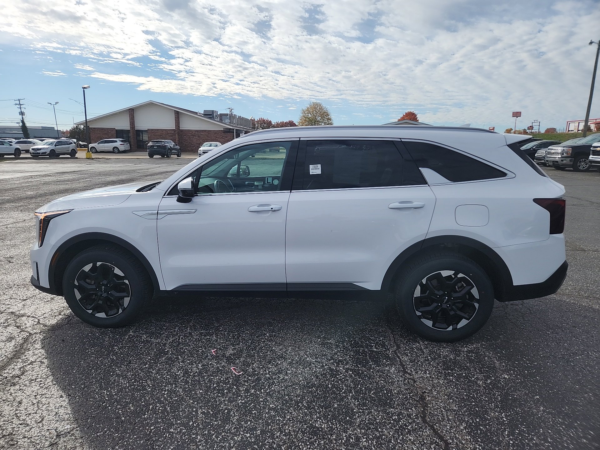 2024 Kia Sorento S photo 3