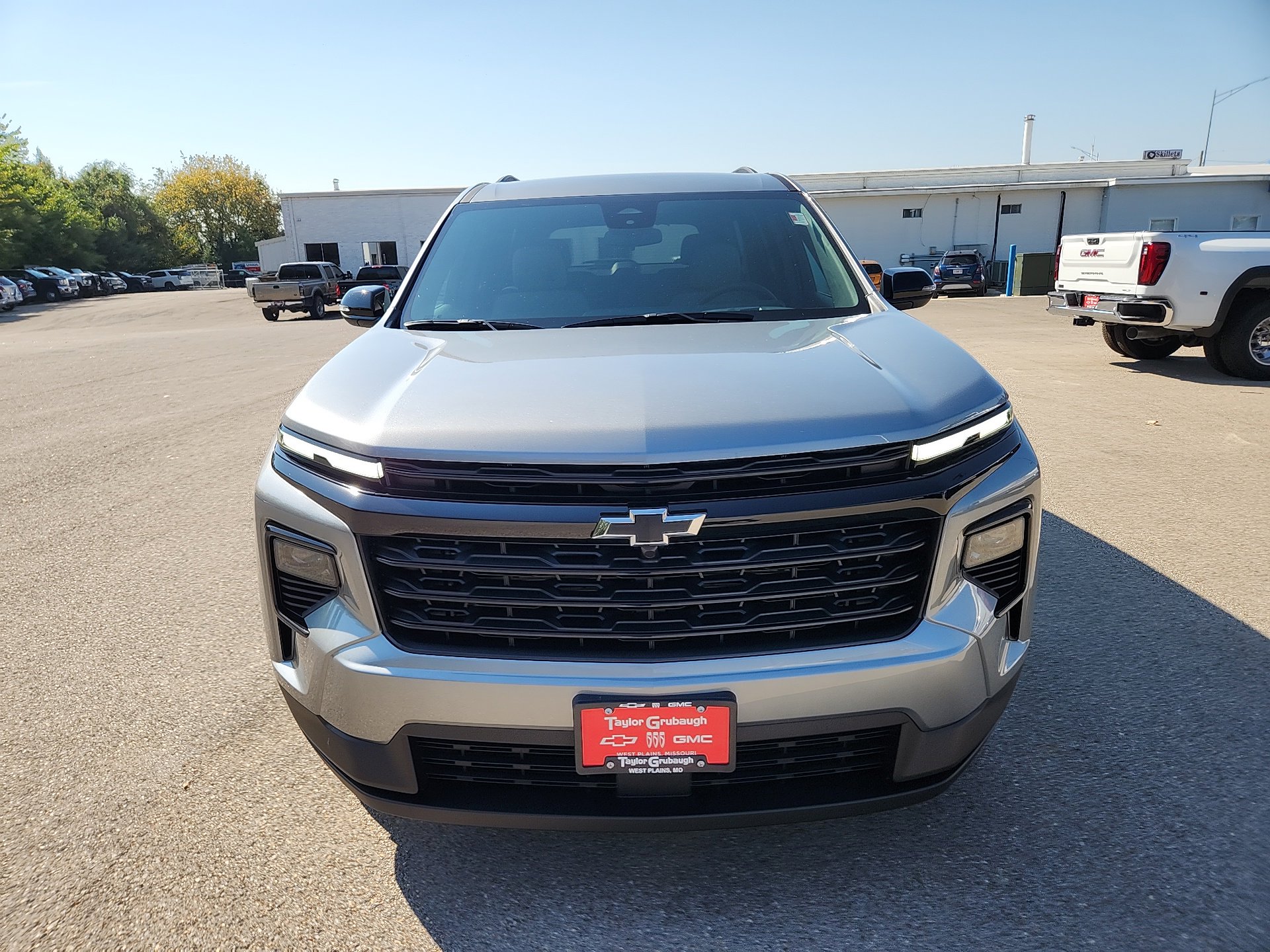 2026 Chevrolet Traverse photo 2