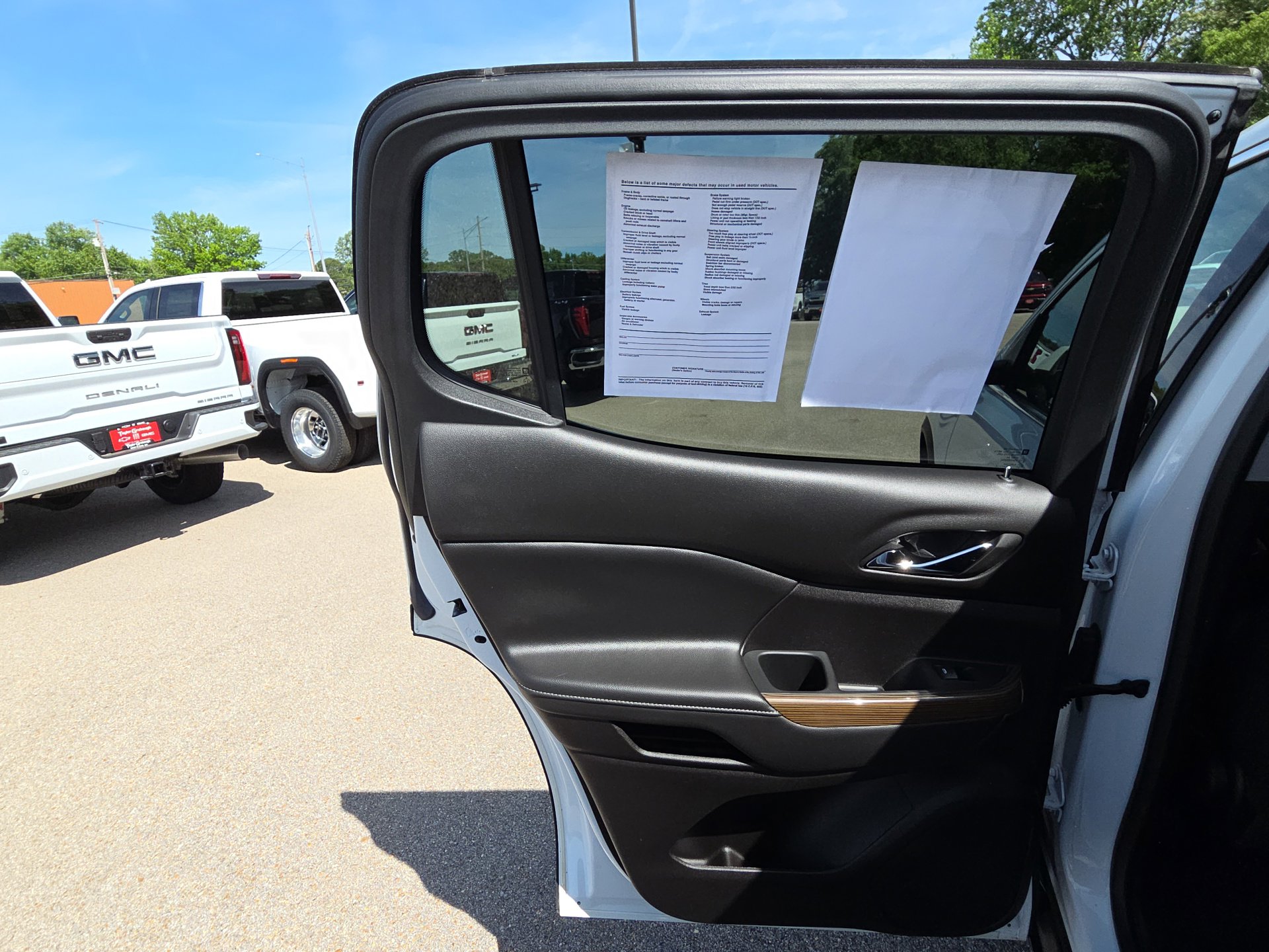 2023 GMC Acadia SLE - Photo 26