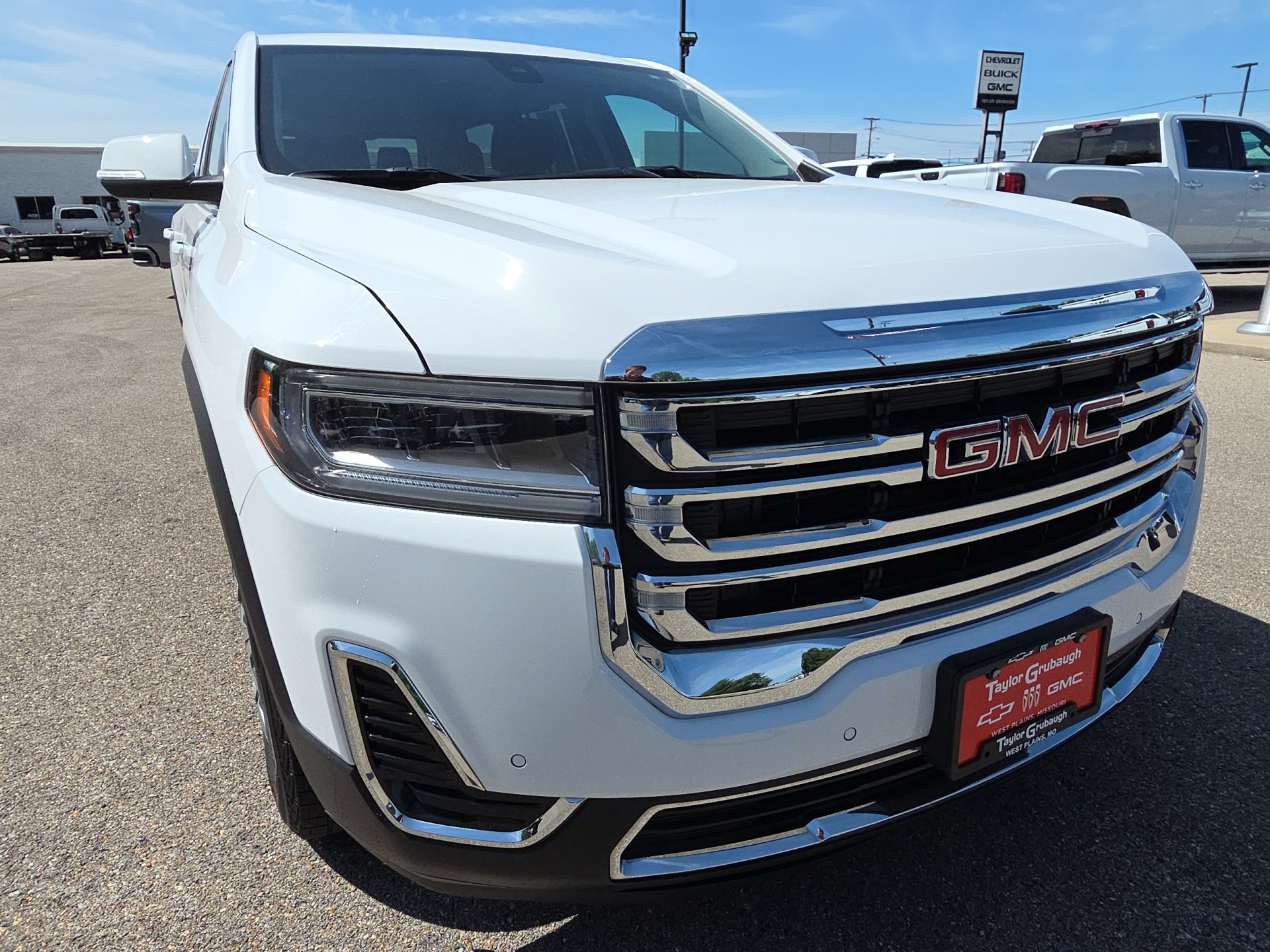 2023 GMC Acadia SLE - Photo 11